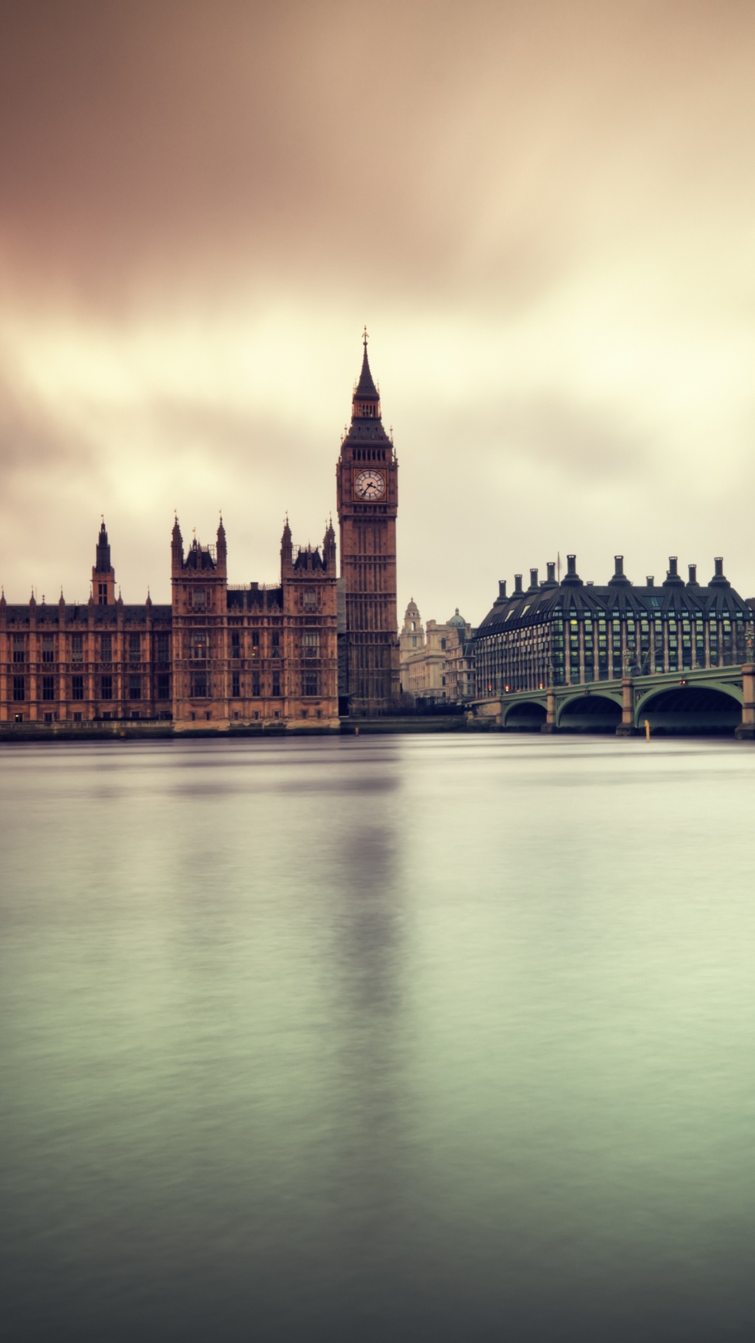 Big Ben Sous Ciel Gris. Wallpaper in 1080x1920 Resolution