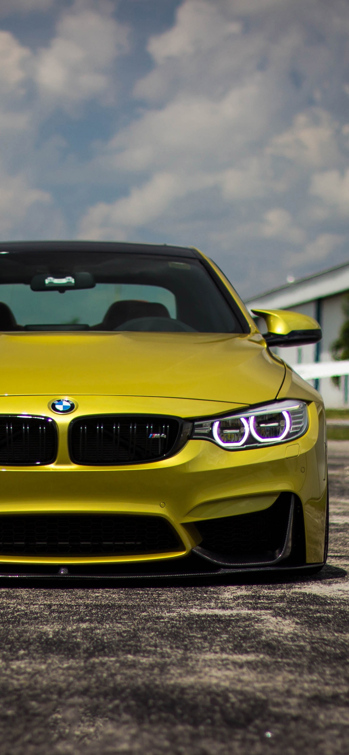 Bmw m 3 Amarillo en la Carretera Durante el Día. Wallpaper in 1125x2436 Resolution