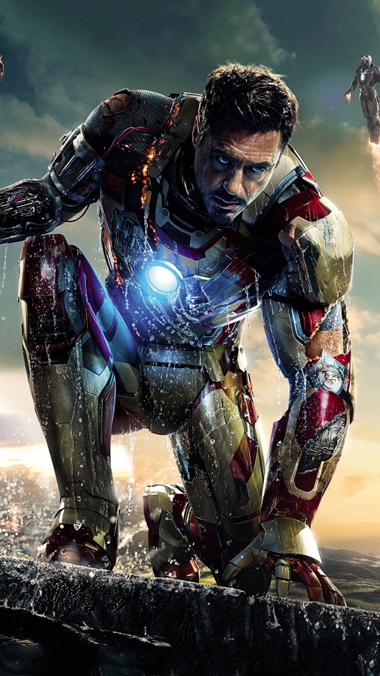 Femme en Costume Bleu et Rouge Tenant Une Arme à Feu. Wallpaper in 750x1334 Resolution