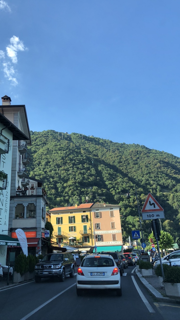Road, Fenster, Stadt, Nachbarschaft, Street. Wallpaper in 720x1280 Resolution