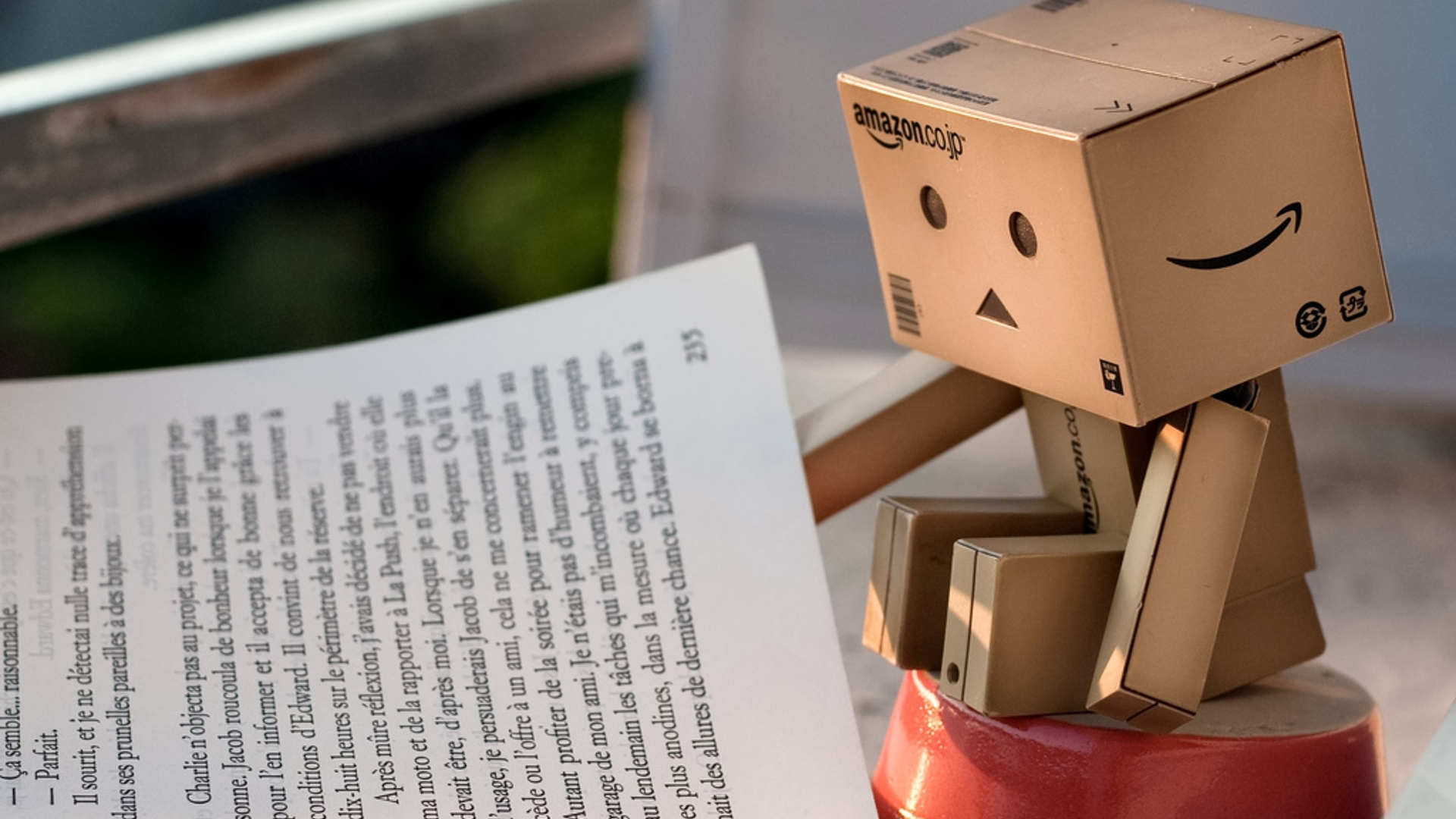 Brown Cardboard Box Robot on White Printer Paper. Wallpaper in 1920x1080 Resolution