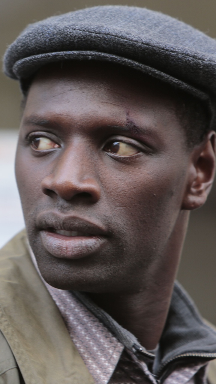 Homme au Bonnet en Tricot Gris et Noir. Wallpaper in 720x1280 Resolution