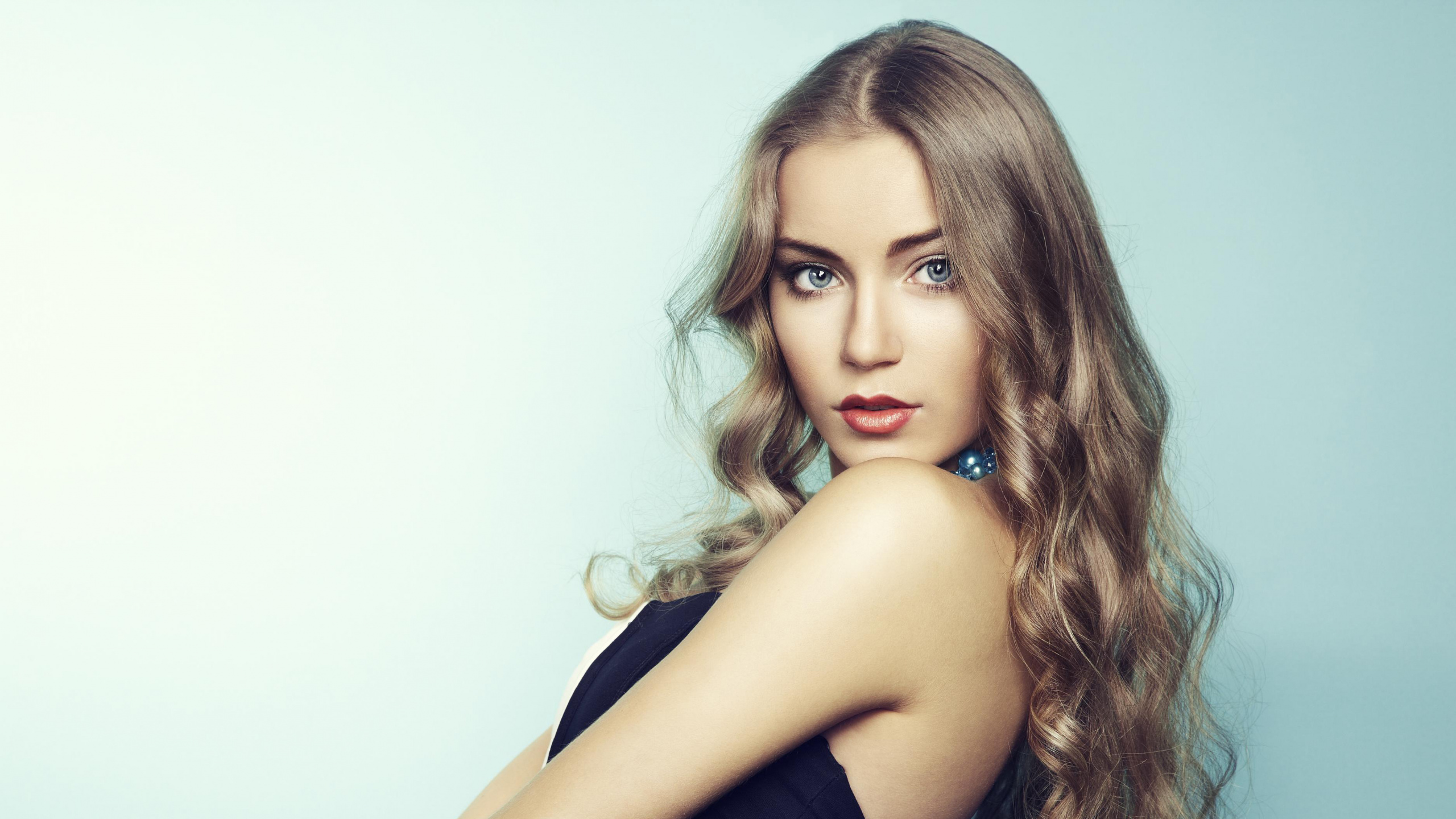 Hair, Face, Hairstyle, Lip, Beauty. Wallpaper in 2560x1440 Resolution