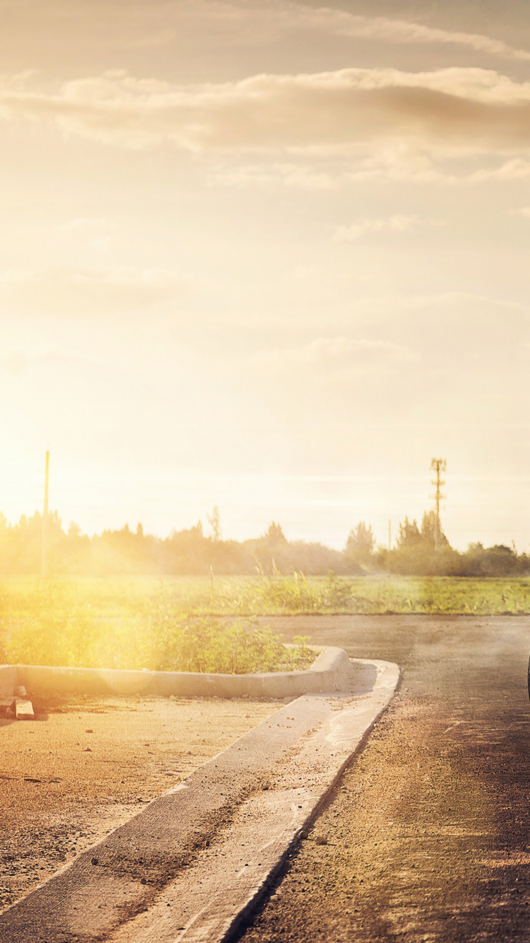 Porsche 911 Noire Sur Route Pendant la Journée. Wallpaper in 750x1334 Resolution