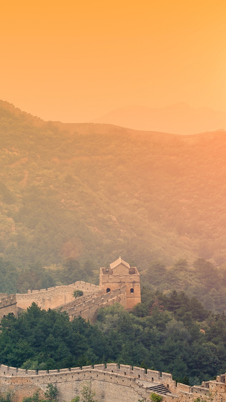 Edificio de Hormigón Gris en la Cima de la Montaña Durante el Día. Wallpaper in 720x1280 Resolution