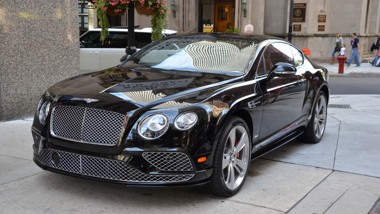 Schwarzes Bmw m 3 Coupe Tagsüber Auf Dem Gehweg Geparkt. Wallpaper in 1280x720 Resolution