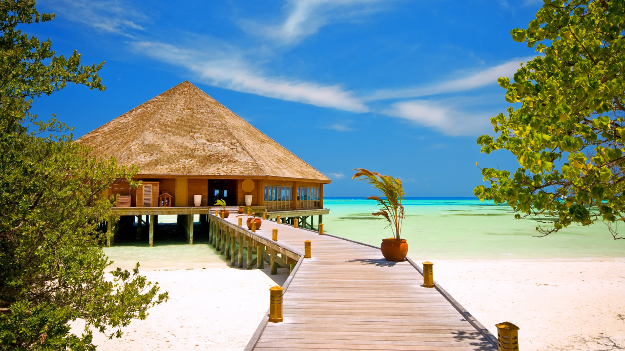 Brown Wooden Beach House on Beach During Daytime. Wallpaper in 1280x720 Resolution