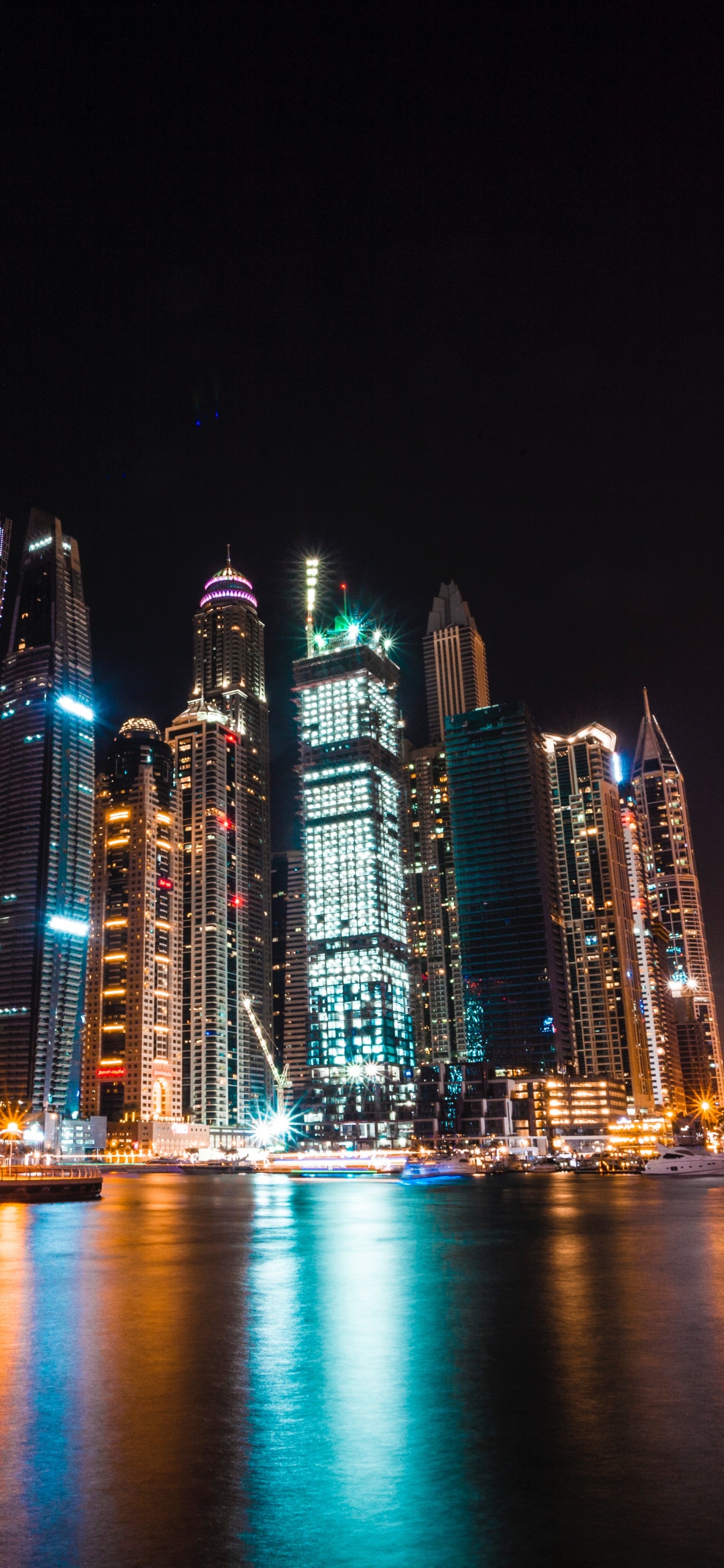 Skyline Der Stadt Bei Nacht Night. Wallpaper in 1242x2688 Resolution