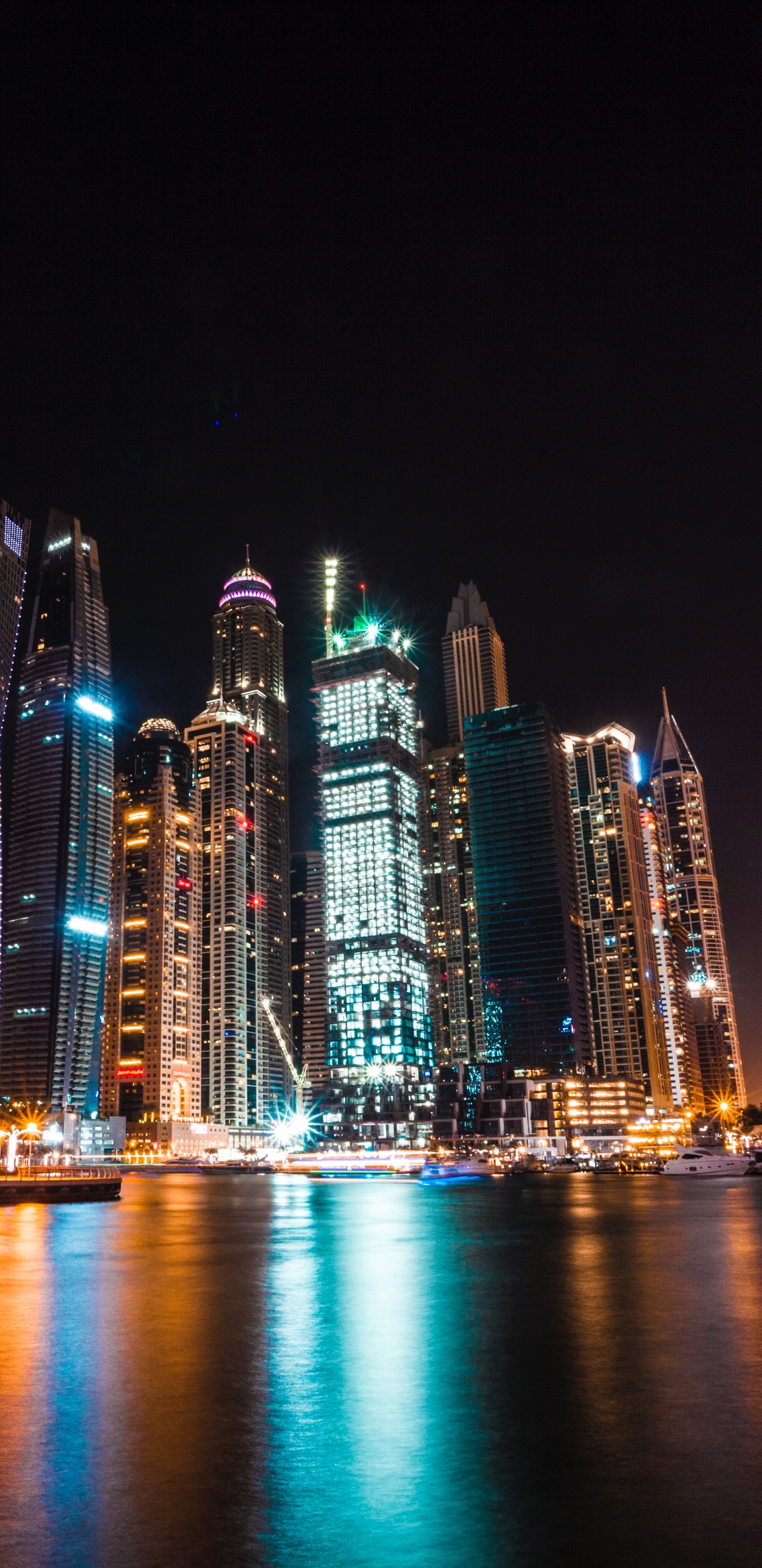 Skyline Der Stadt Bei Nacht Night. Wallpaper in 1440x2960 Resolution