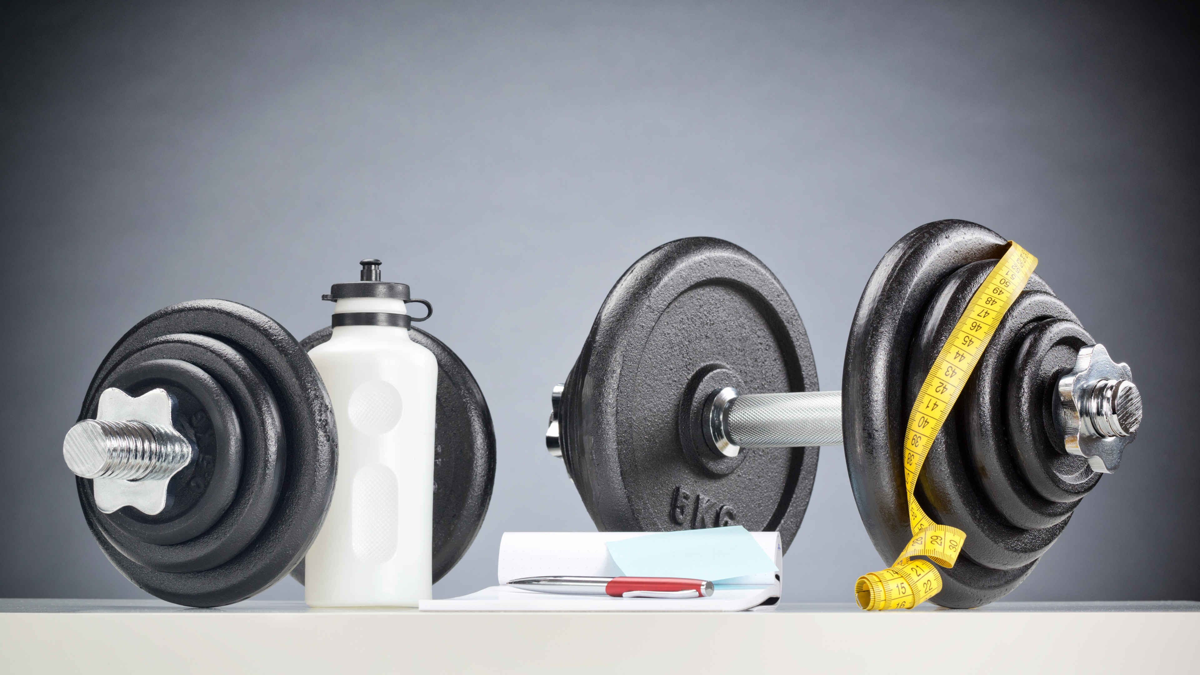 Black and White Dumbbells on White Table. Wallpaper in 3840x2160 Resolution