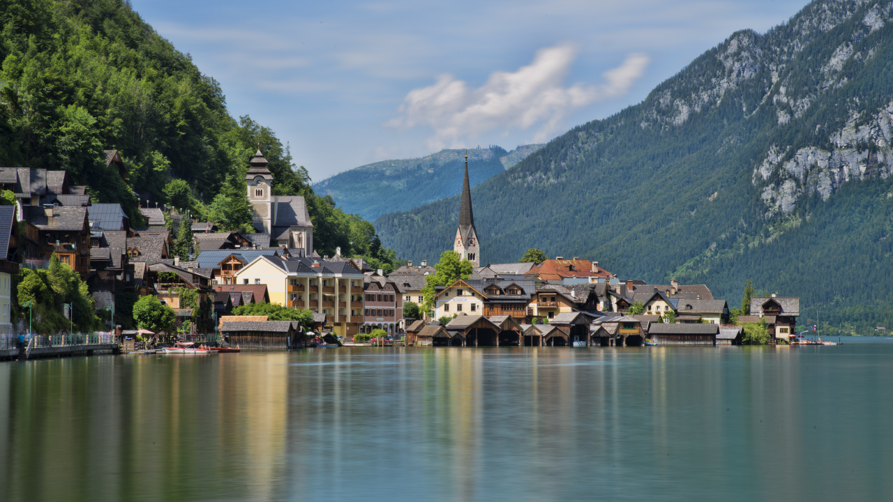 Houses Near Lake and Mountain During Daytime. Wallpaper in 1280x720 Resolution