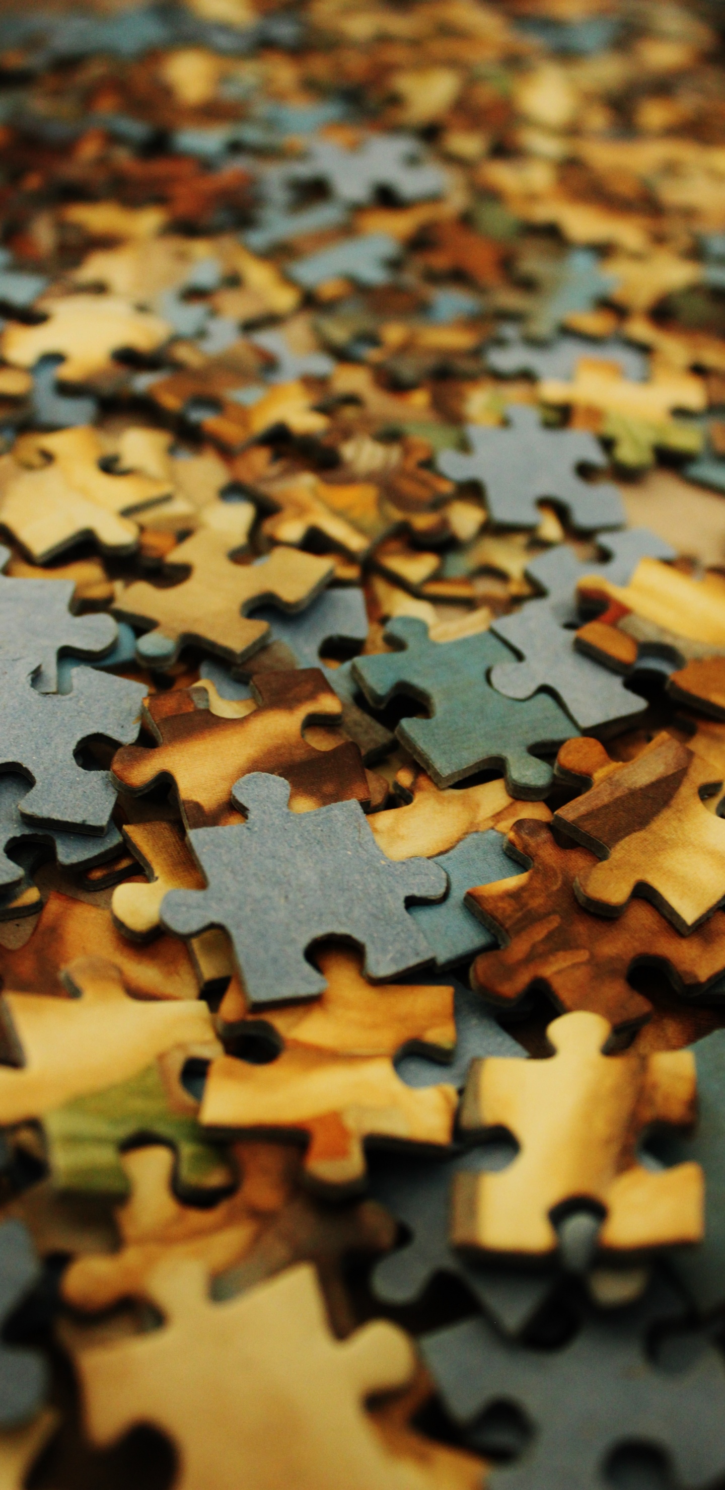 Braunes Und Schwarzes Puzzle. Wallpaper in 1440x2960 Resolution