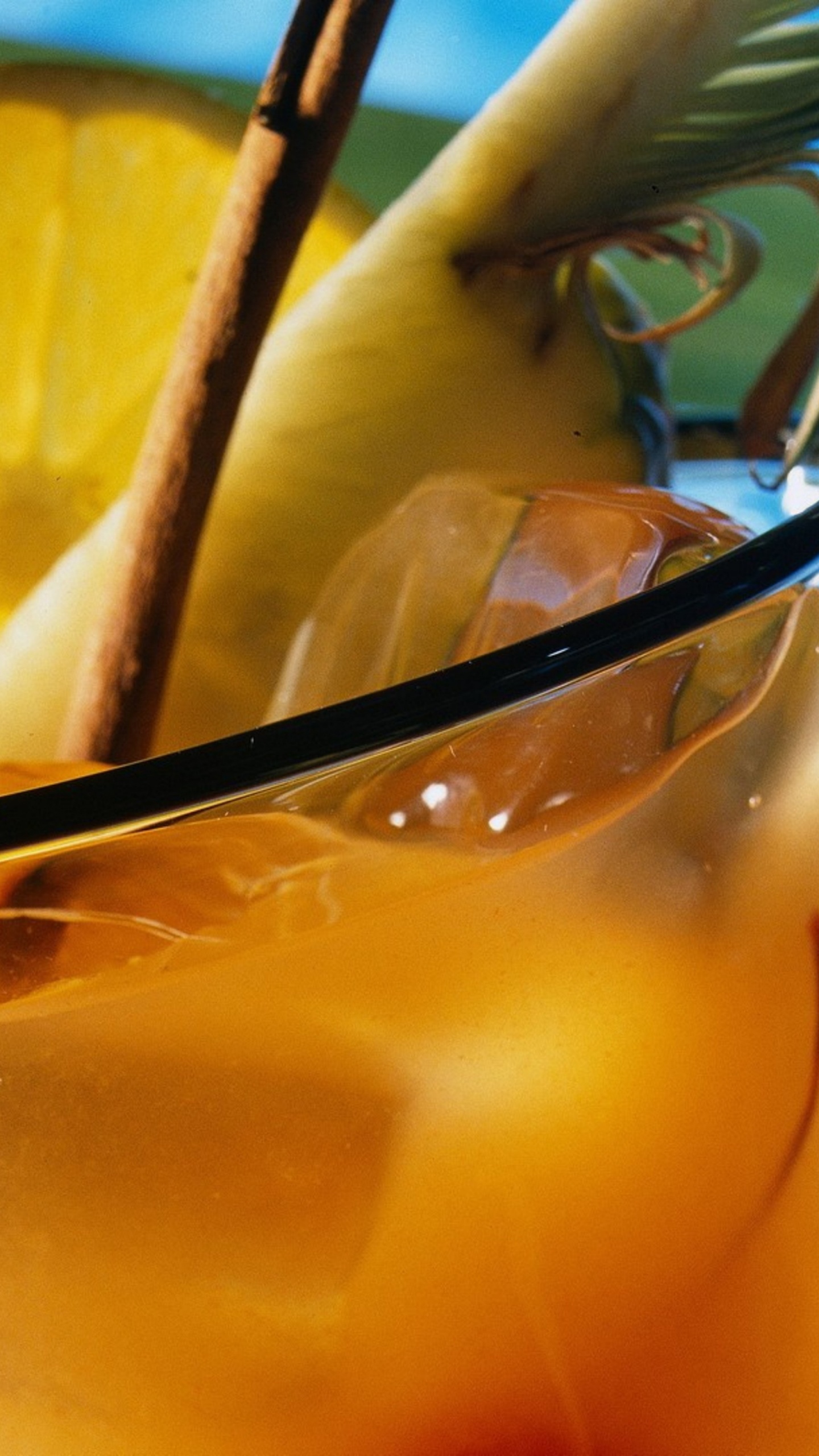 Clear Drinking Glass With Orange Juice. Wallpaper in 1440x2560 Resolution