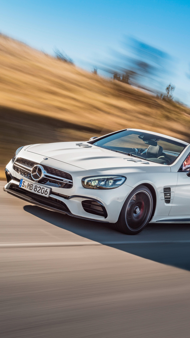 Weißer Bmw m 3 Tagsüber Unterwegs. Wallpaper in 750x1334 Resolution