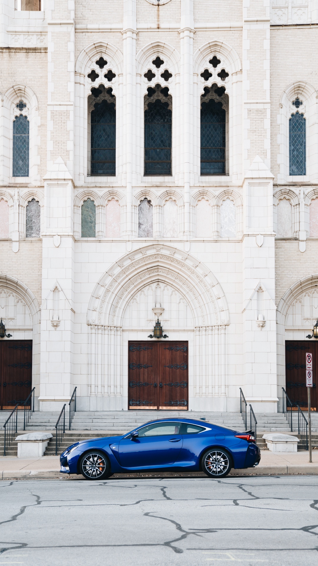 Blue Coupe Parked Beside White Concrete Building During Daytime. Wallpaper in 1080x1920 Resolution