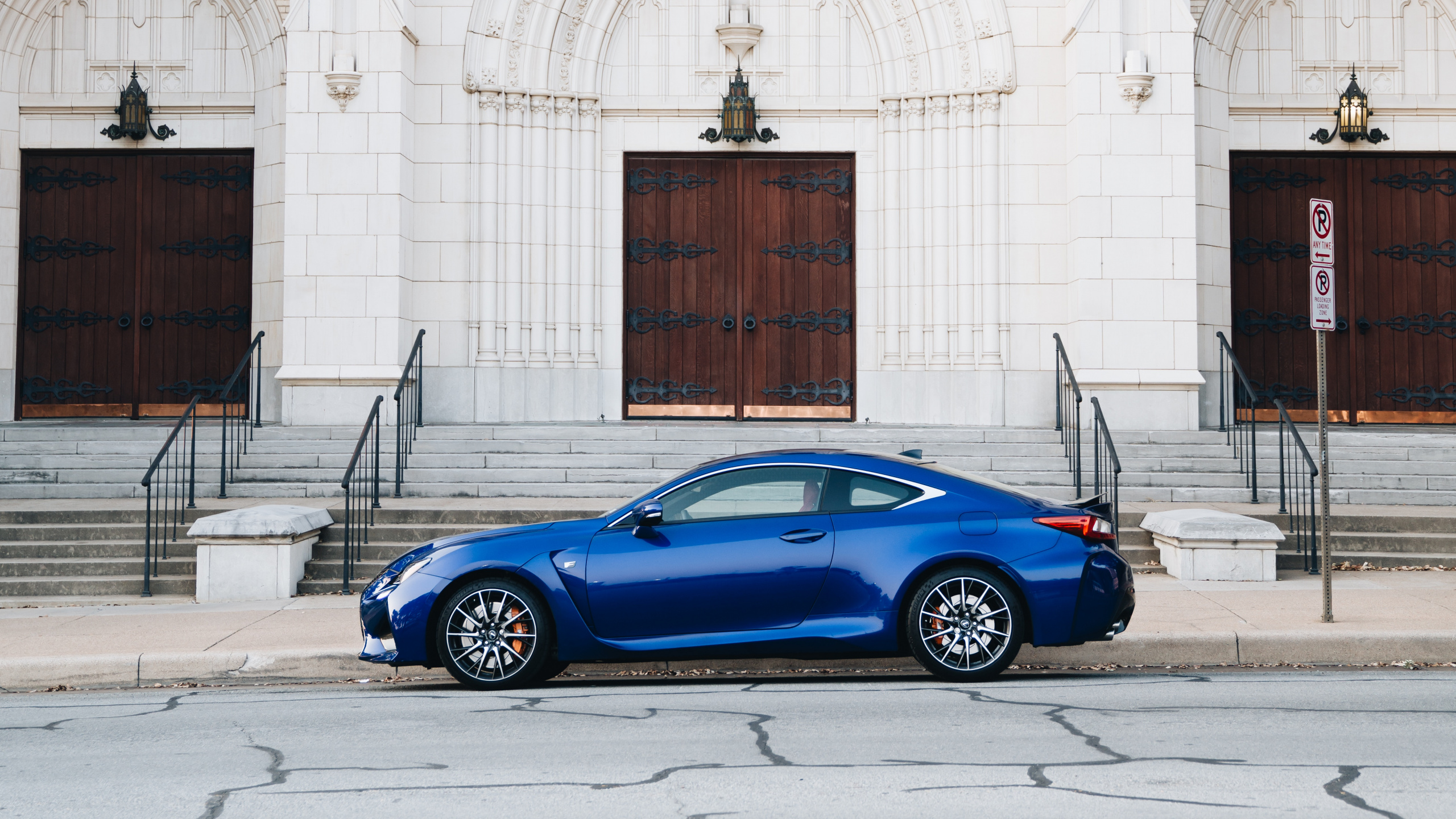 Blue Coupe Parked Beside White Concrete Building During Daytime. Wallpaper in 2560x1440 Resolution