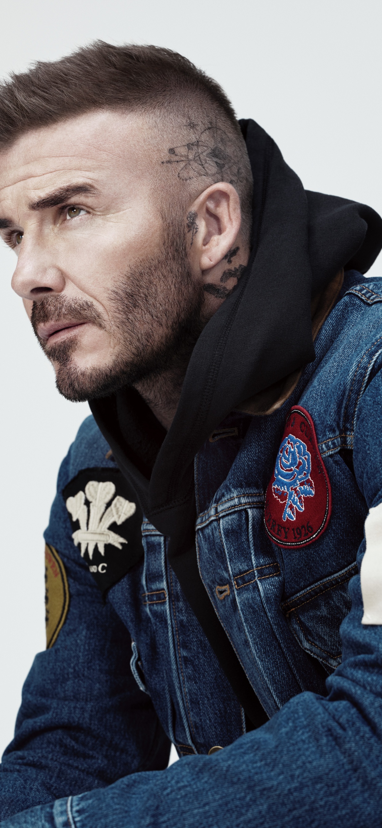 David Beckham, Gesichtsbehaarung, Kehllappen, Jeans, Jacke. Wallpaper in 1242x2688 Resolution