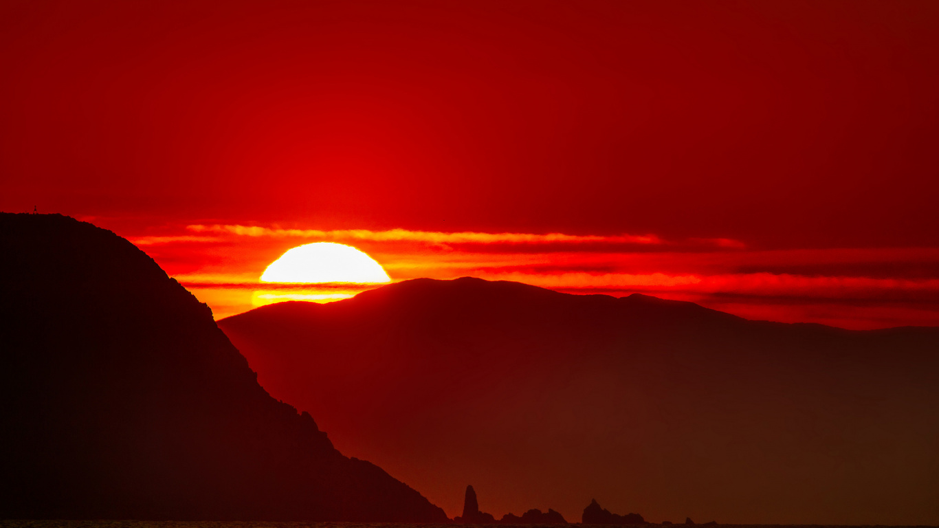 Silhouette of Mountain During Sunset. Wallpaper in 1366x768 Resolution
