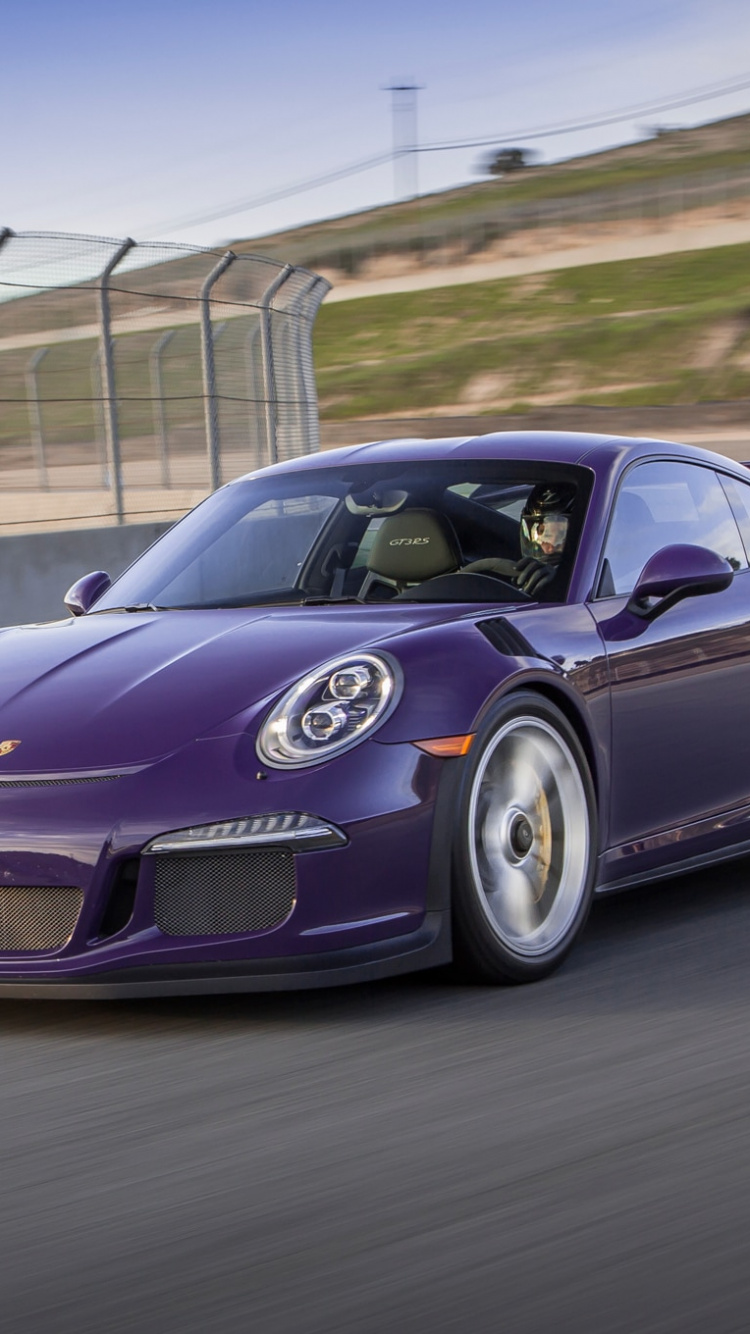 Lila Porsche 911 Tagsüber Unterwegs. Wallpaper in 750x1334 Resolution