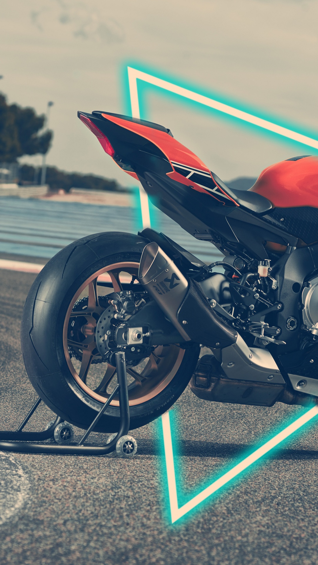 Bicicleta Deportiva Roja y Negra en la Carretera de Hormigón Gris Durante el Día. Wallpaper in 1080x1920 Resolution