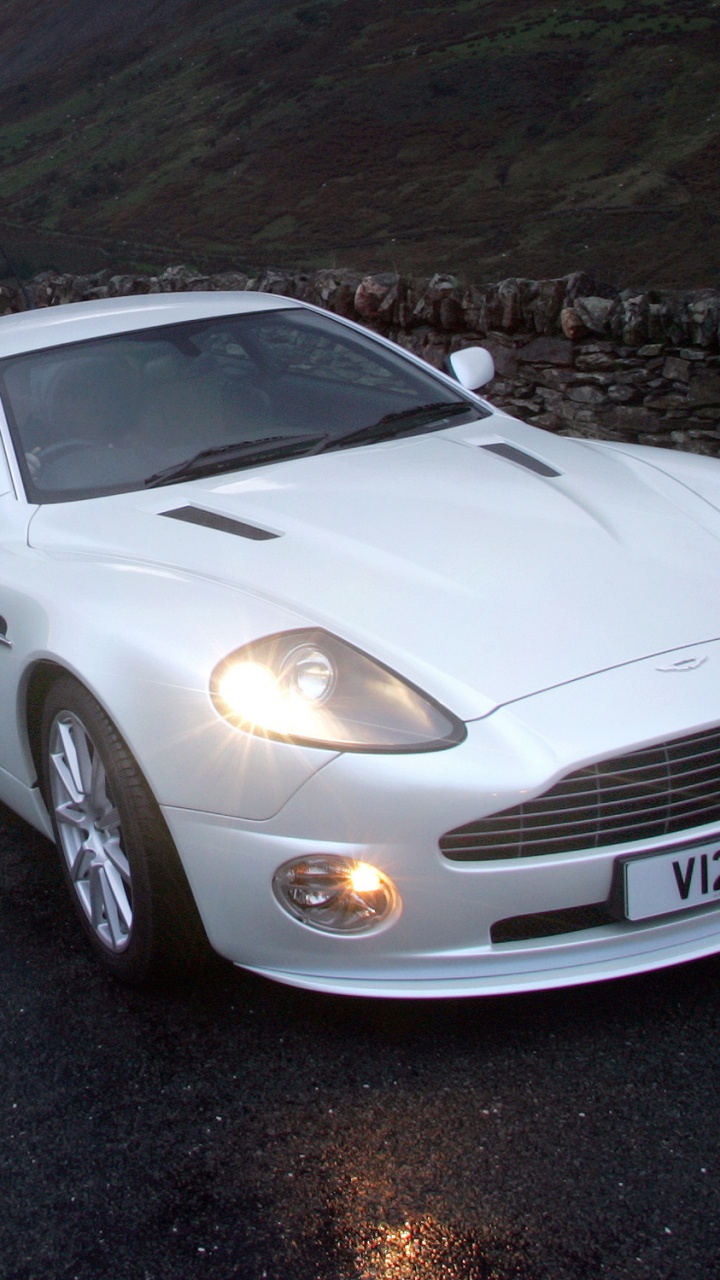 Weiß Bmw m3 Coupé. Wallpaper in 720x1280 Resolution