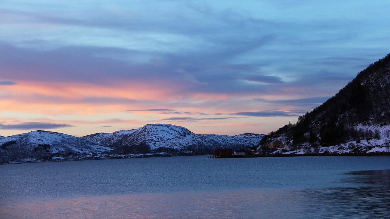 Snow Covered Mountain Near Body of Water During Daytime. Wallpaper in 1280x720 Resolution