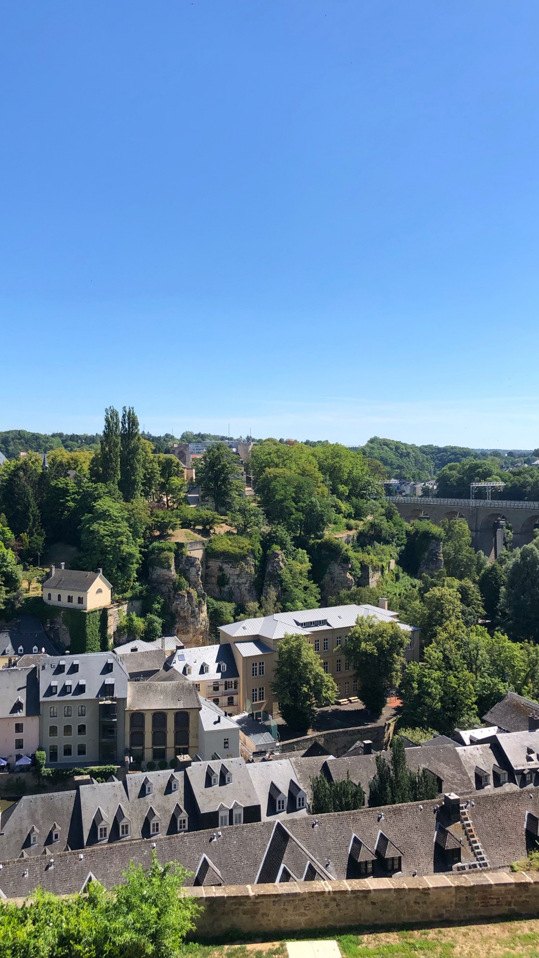 Propriété, Village, Succession, Attraction Touristique, Banlieue. Wallpaper in 1080x1920 Resolution