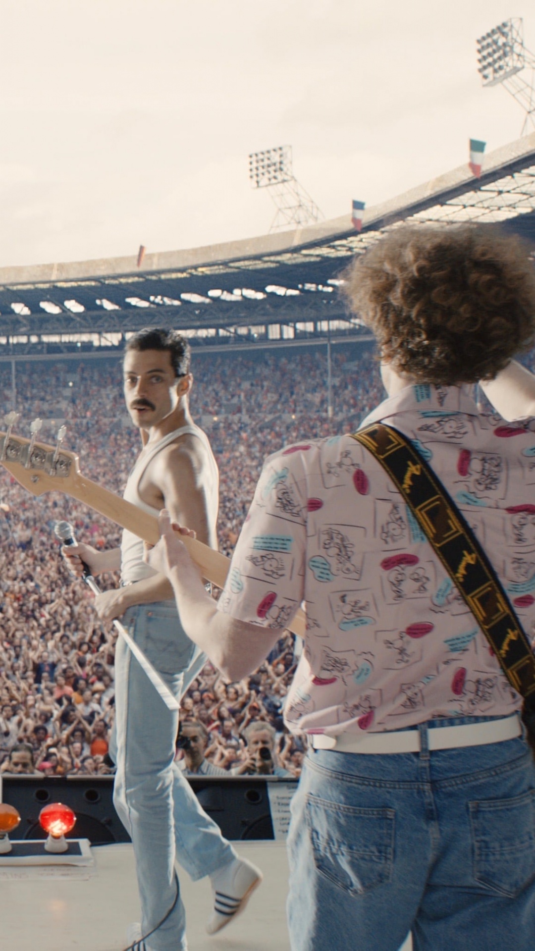 Bohemian Rhapsody, Freddie Mercury, Queen, Foule, Tourisme. Wallpaper in 1080x1920 Resolution