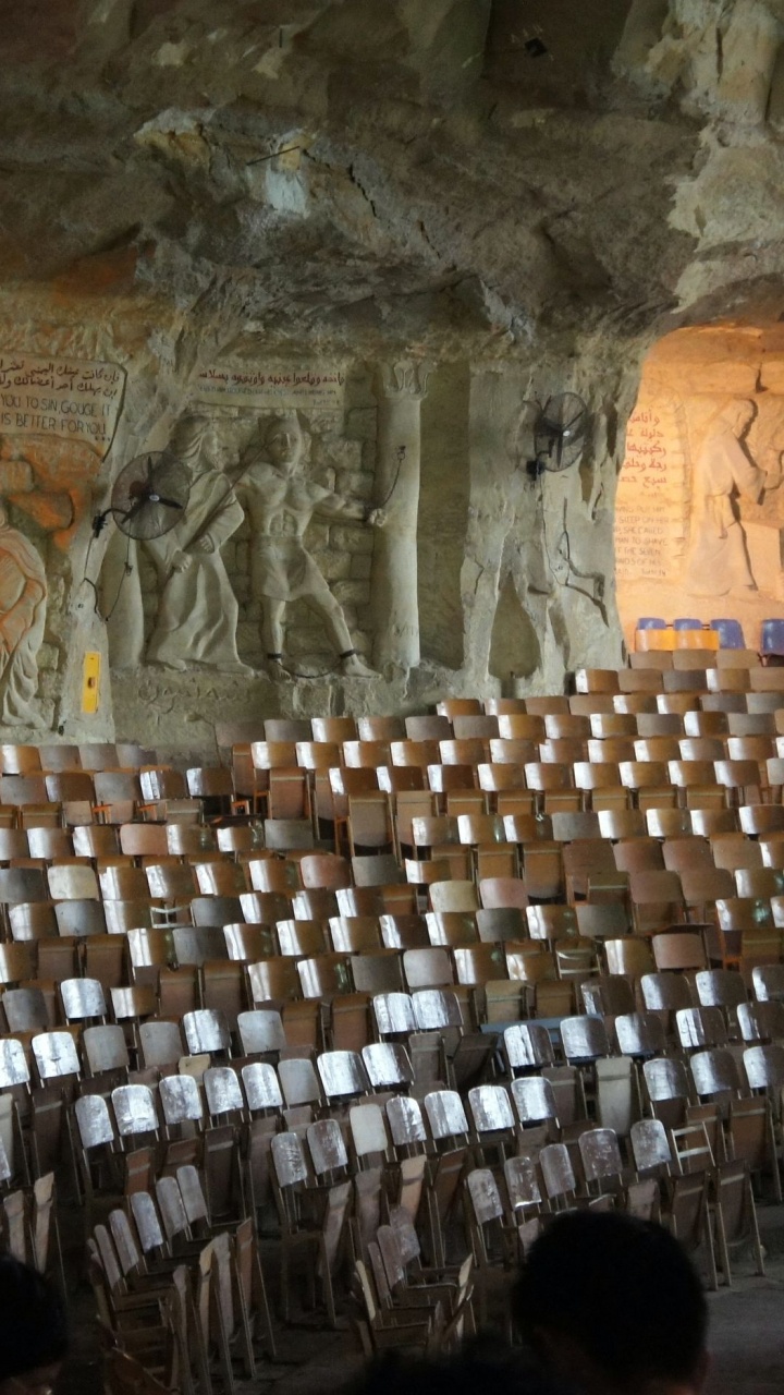 Personnes Assises Sur Des Chaises à L'intérieur du Bâtiment. Wallpaper in 720x1280 Resolution