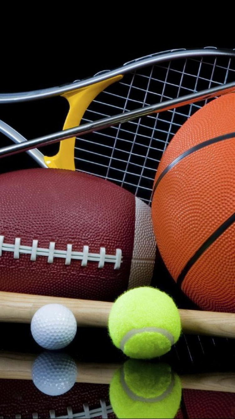 Pelota de Tenis Verde Sobre Rejilla de Metal Blanco. Wallpaper in 750x1334 Resolution