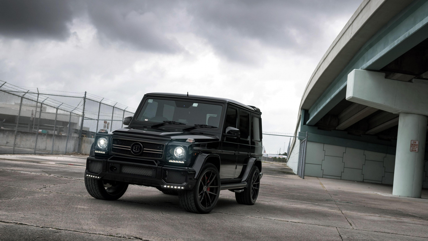 Black Suv Parked Beside Blue and White Building. Wallpaper in 1366x768 Resolution