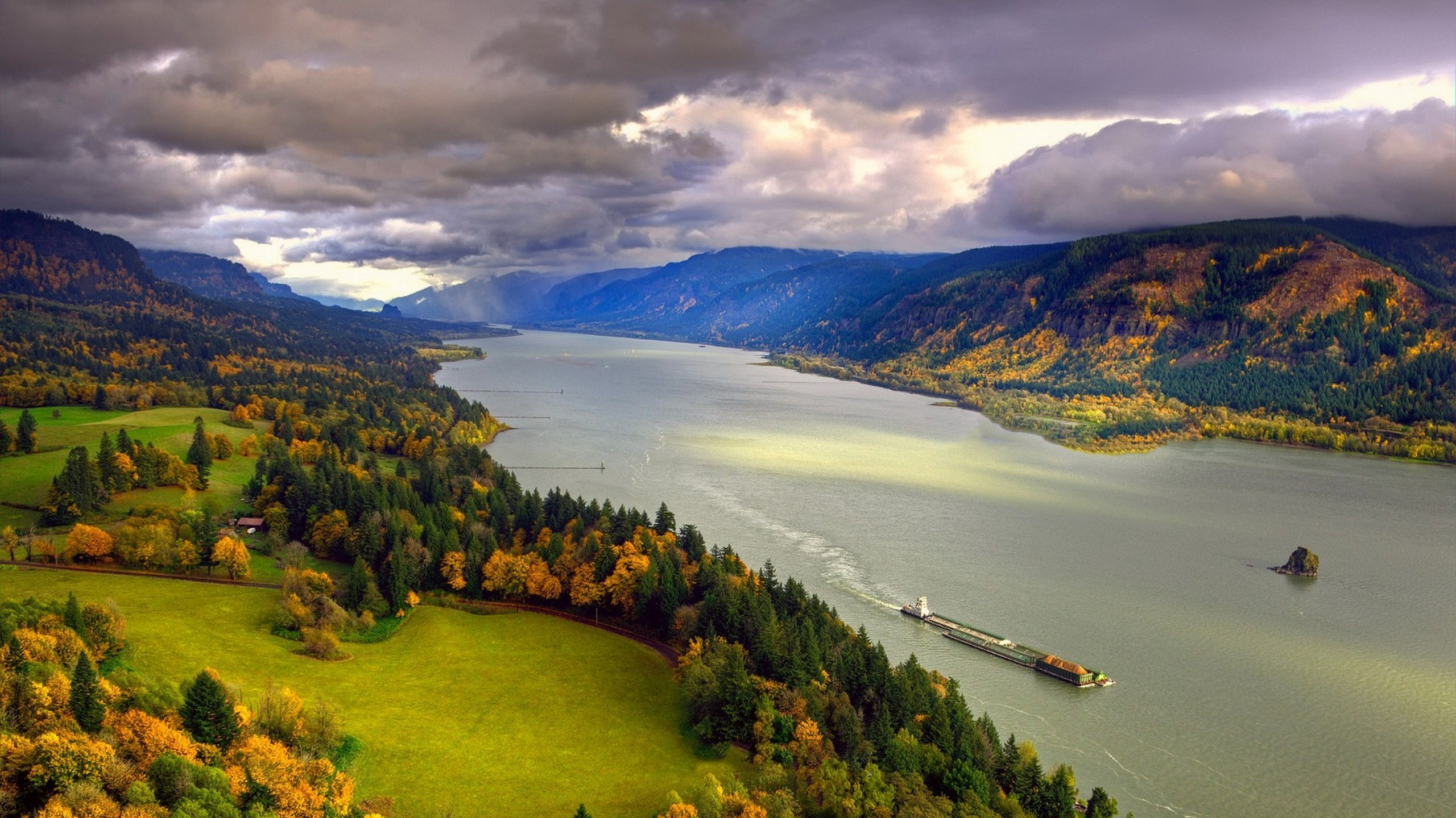 Green Trees Near Body of Water Under Cloudy Sky During Daytime. Wallpaper in 2560x1440 Resolution