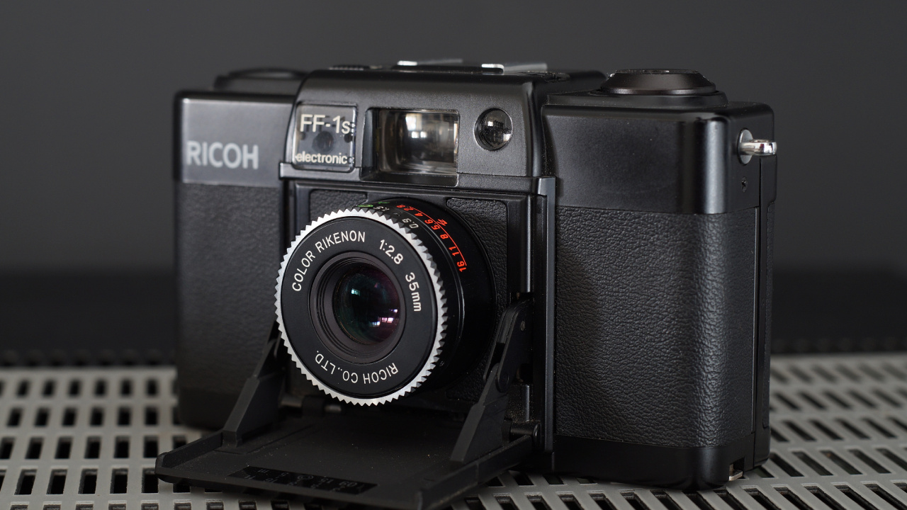 Black Nikon Dslr Camera on Black Metal Frame. Wallpaper in 1280x720 Resolution