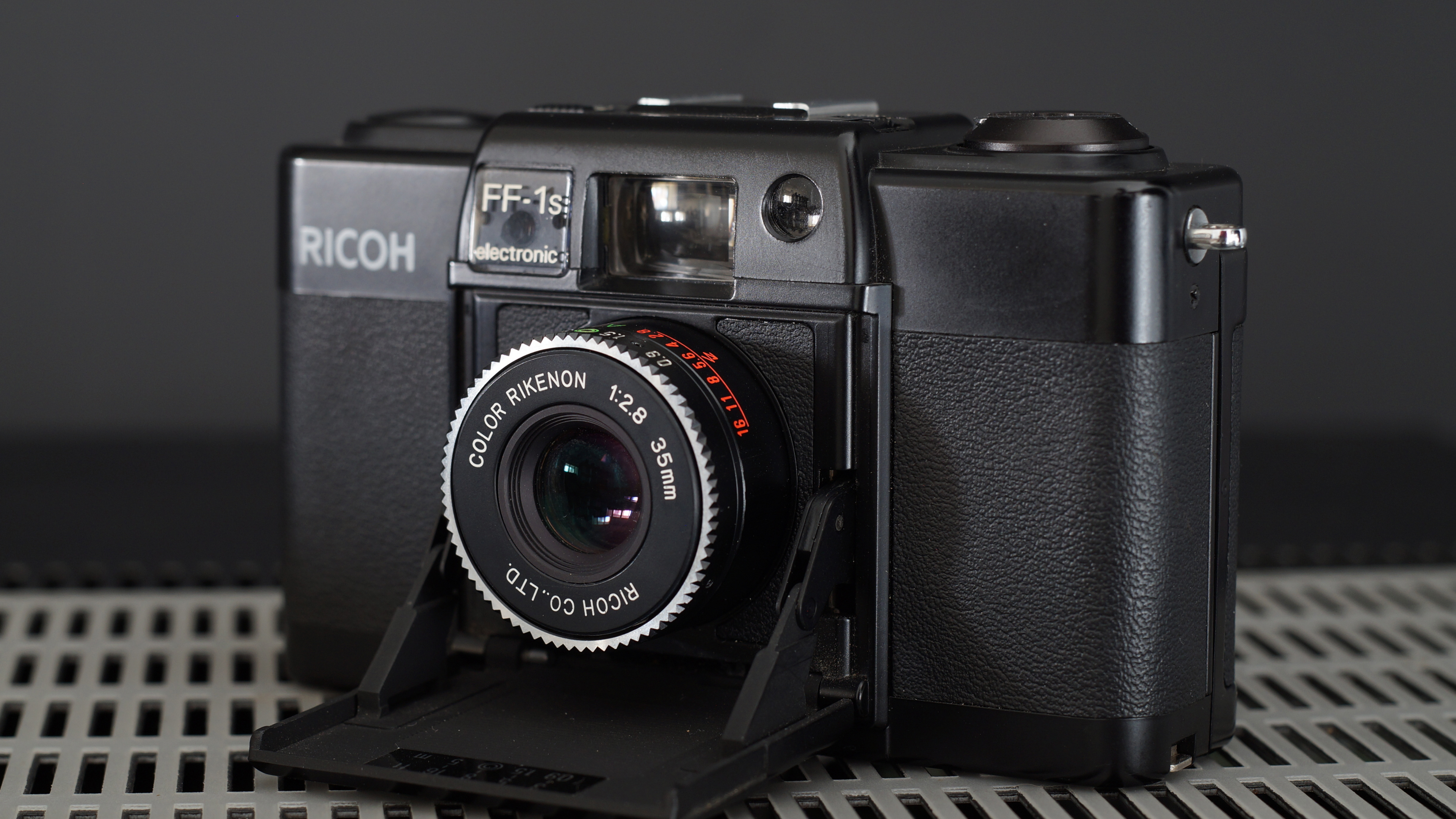 Black Nikon Dslr Camera on Black Metal Frame. Wallpaper in 3840x2160 Resolution