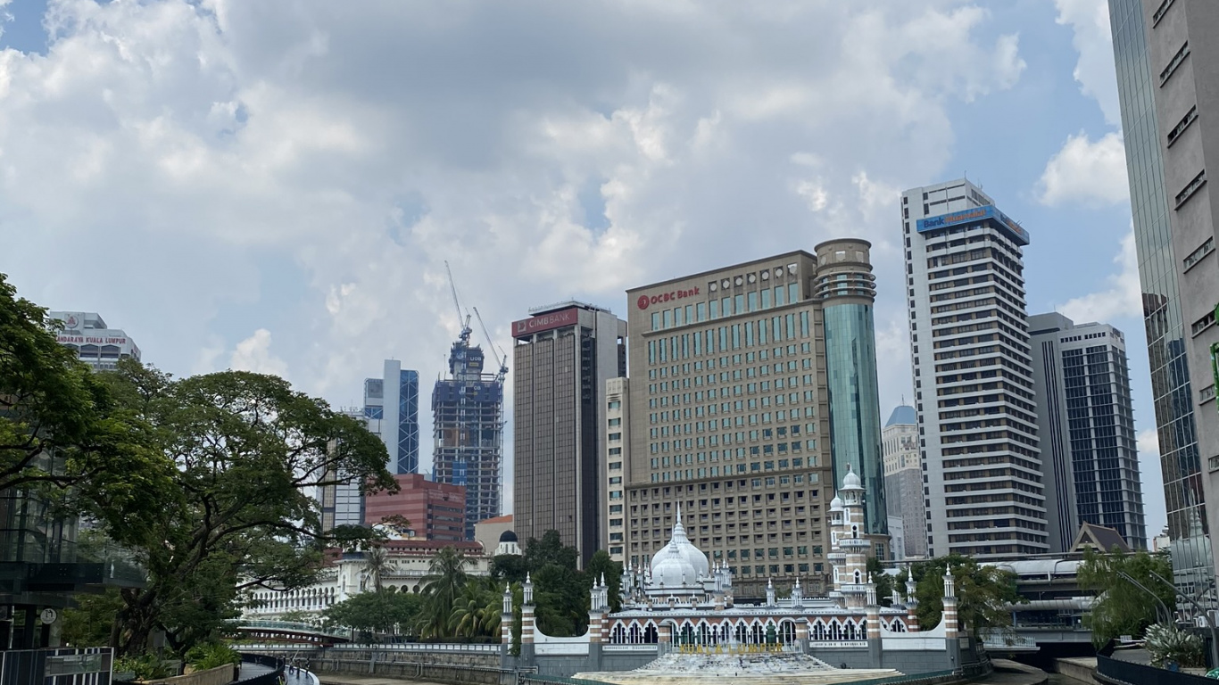 Water, Body of Water, Daytime, Tower Block, Waterway. Wallpaper in 1366x768 Resolution