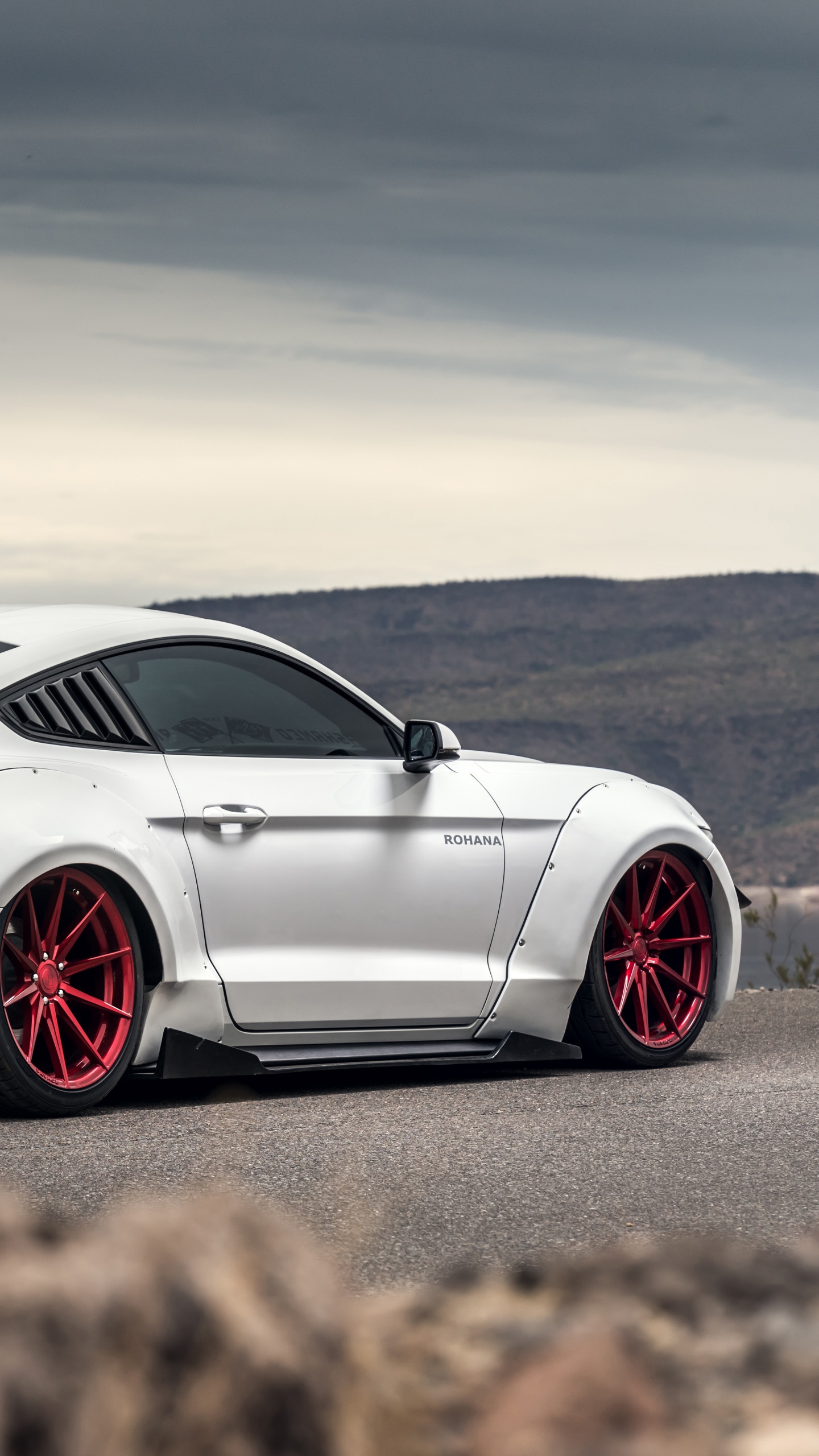 Silver Porsche 911 on Brown Field During Daytime. Wallpaper in 1440x2560 Resolution