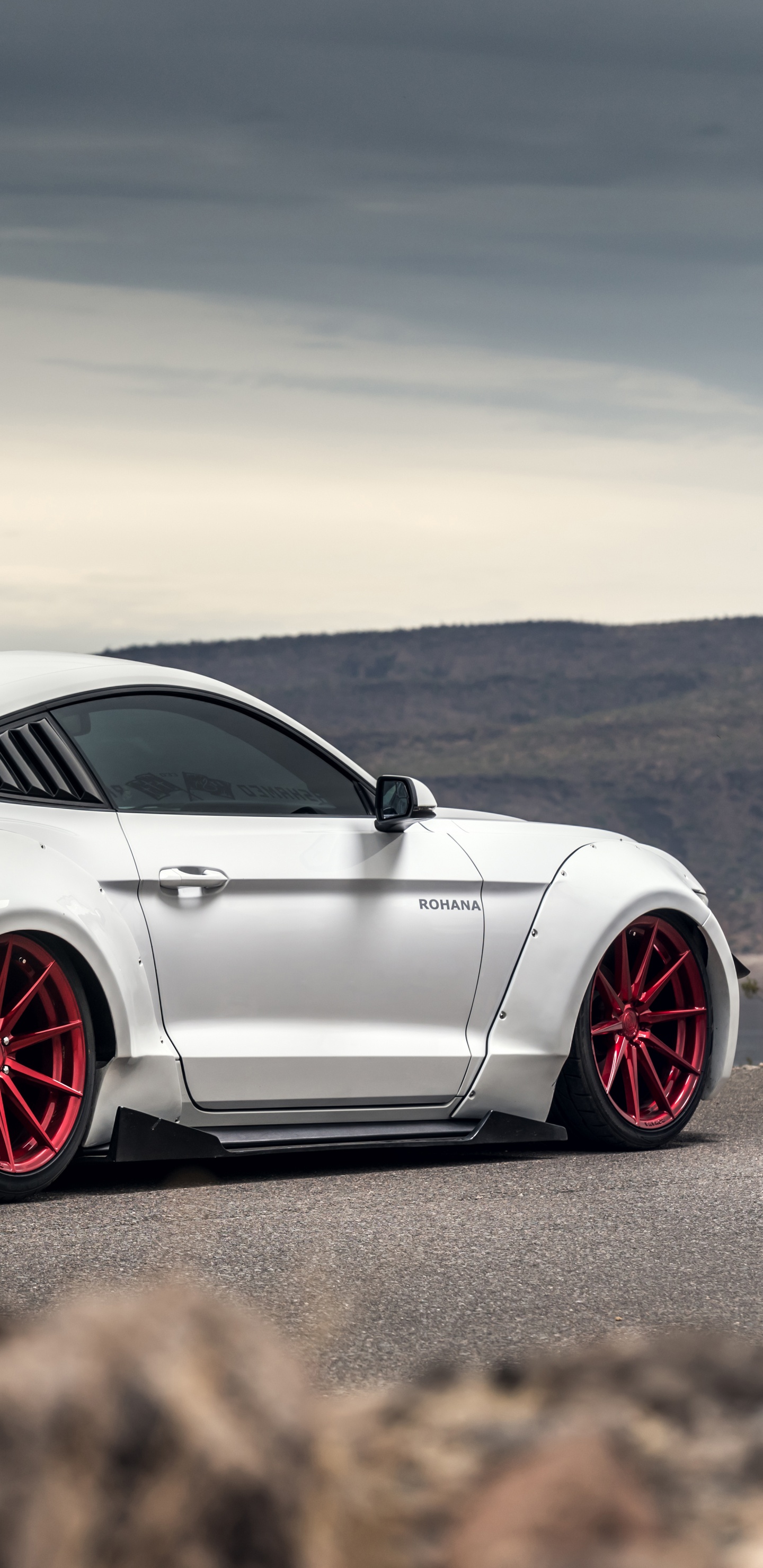 Silver Porsche 911 on Brown Field During Daytime. Wallpaper in 1440x2960 Resolution