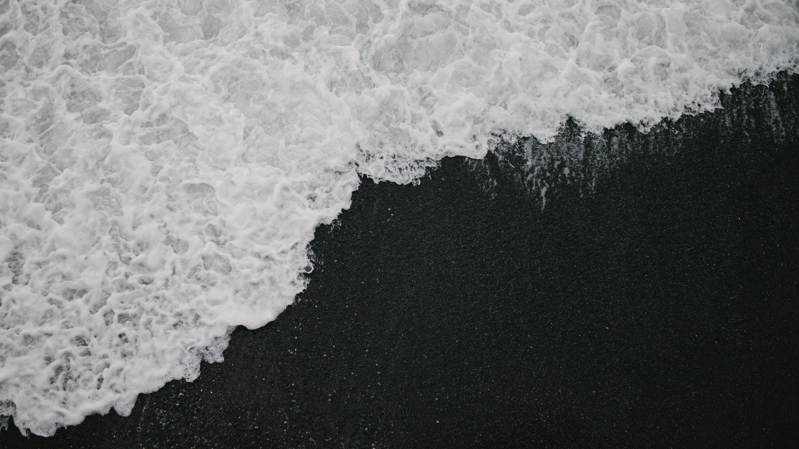 Minimalism, White, Water, Black, Wave. Wallpaper in 2560x1440 Resolution