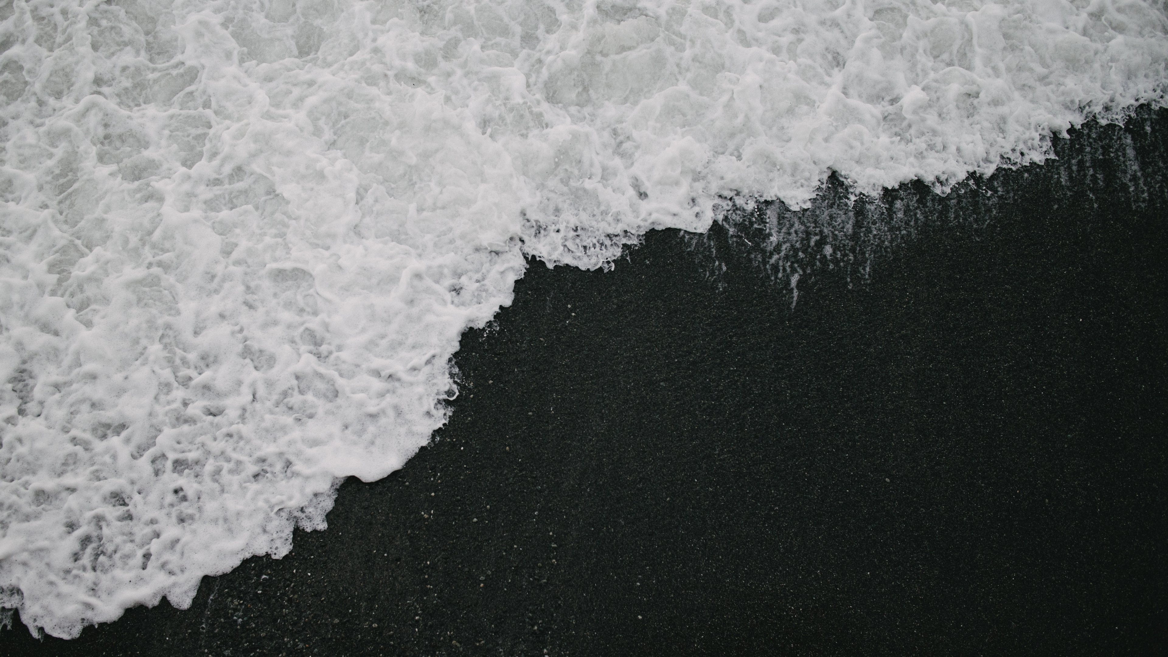 Minimalism, White, Water, Black, Wave. Wallpaper in 3840x2160 Resolution