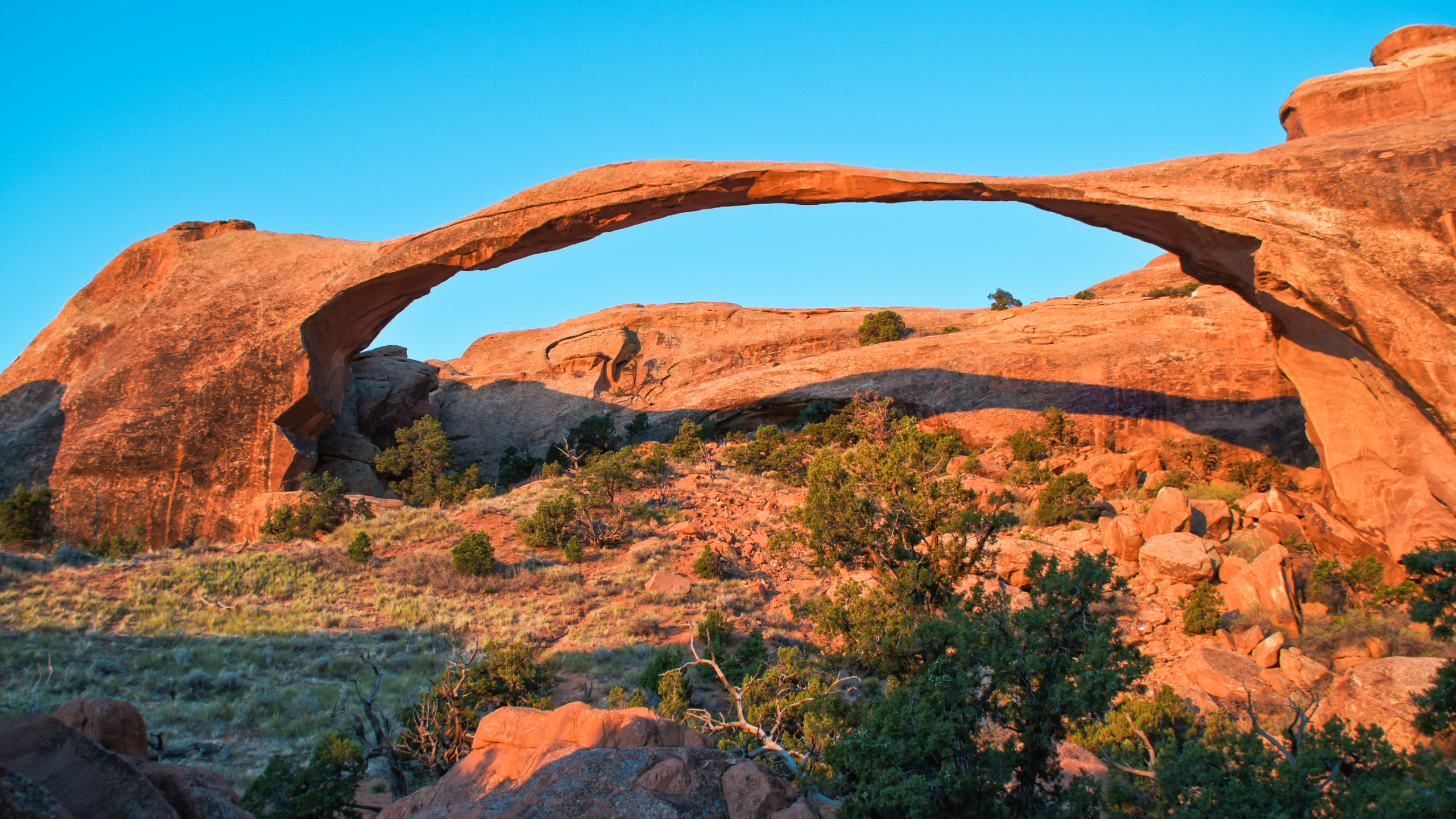 Brown Rock Formation Under Blue Sky During Daytime. Wallpaper in 2560x1440 Resolution