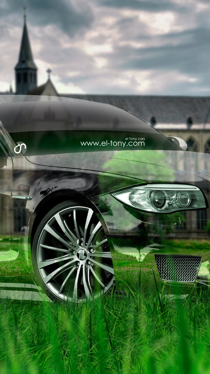 Mercedes Benz Coupé Vert Sur Terrain D'herbe Verte Près D'un Bâtiment en Béton Blanc et Gris Pendant la Journée. Wallpaper in 720x1280 Resolution