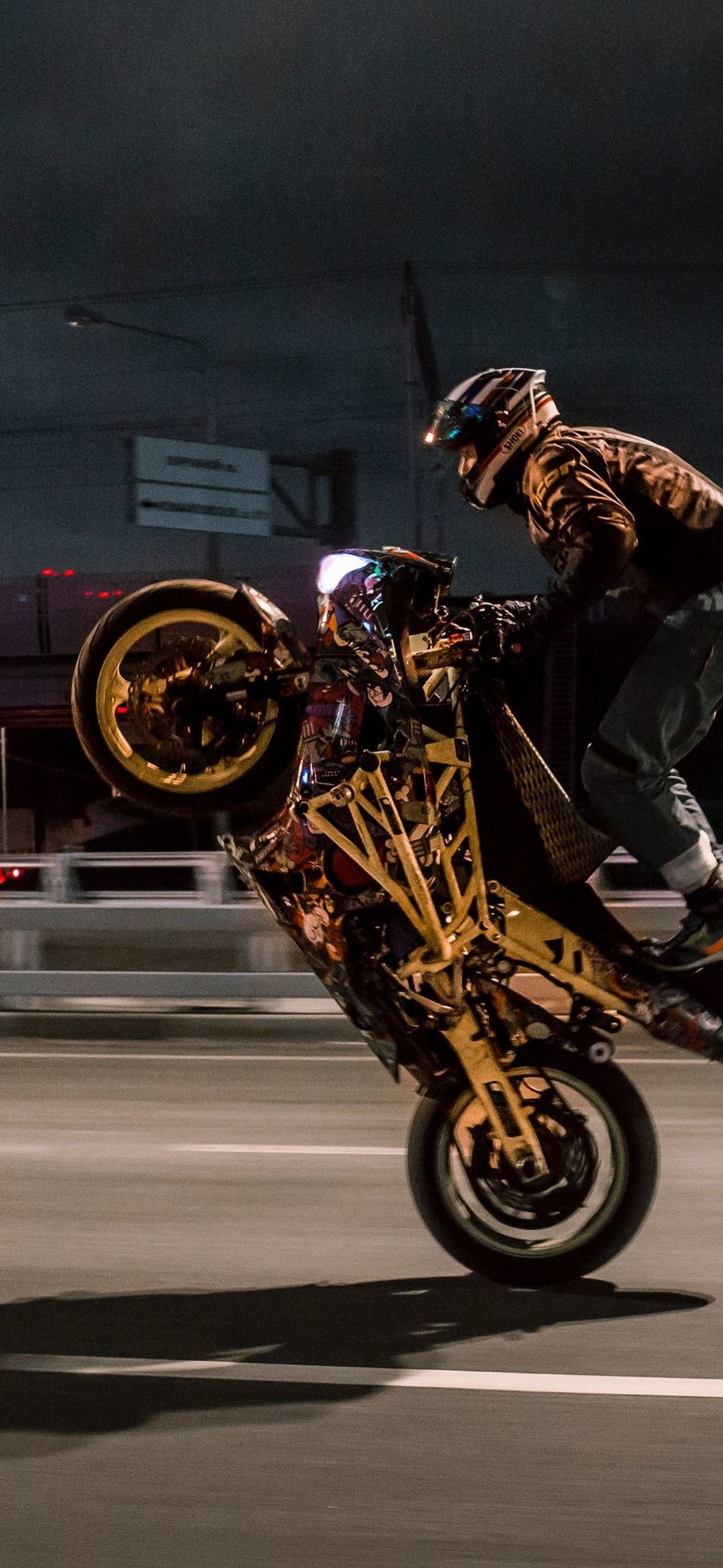 Motorcycle Helmet, Motorcycle Stunt Riding, Motorcycle, Stunt, Bike. Wallpaper in 1125x2436 Resolution