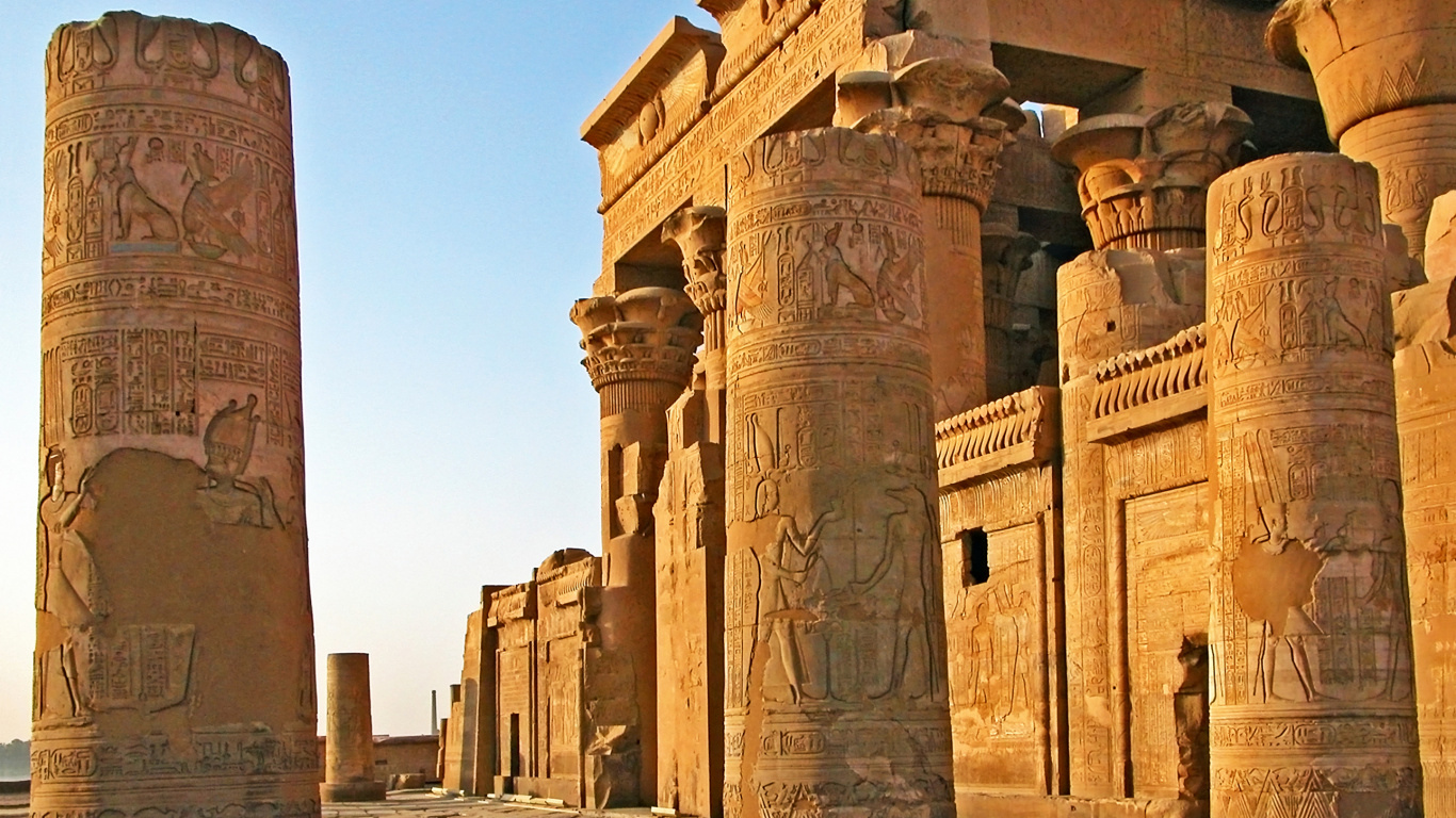 Brown Concrete Building Under Blue Sky During Daytime. Wallpaper in 1366x768 Resolution