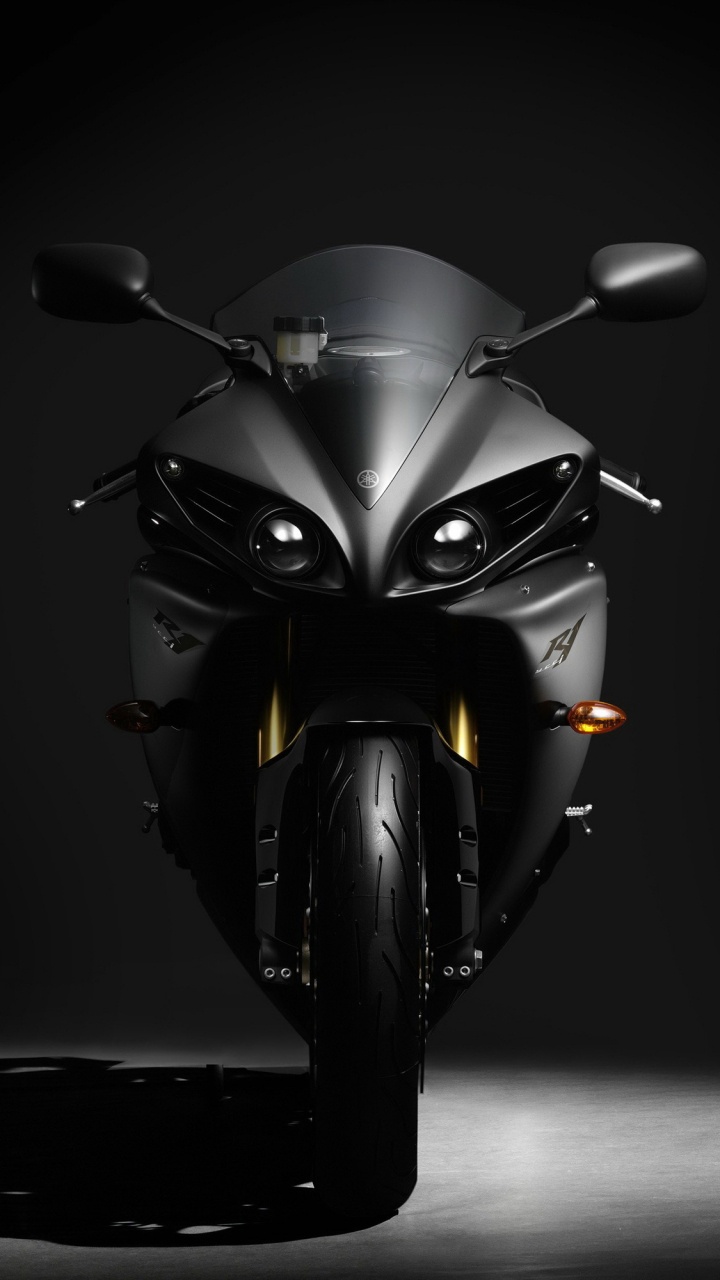 Schwarzes Motorrad Mit Schwarzem Hintergrund. Wallpaper in 720x1280 Resolution