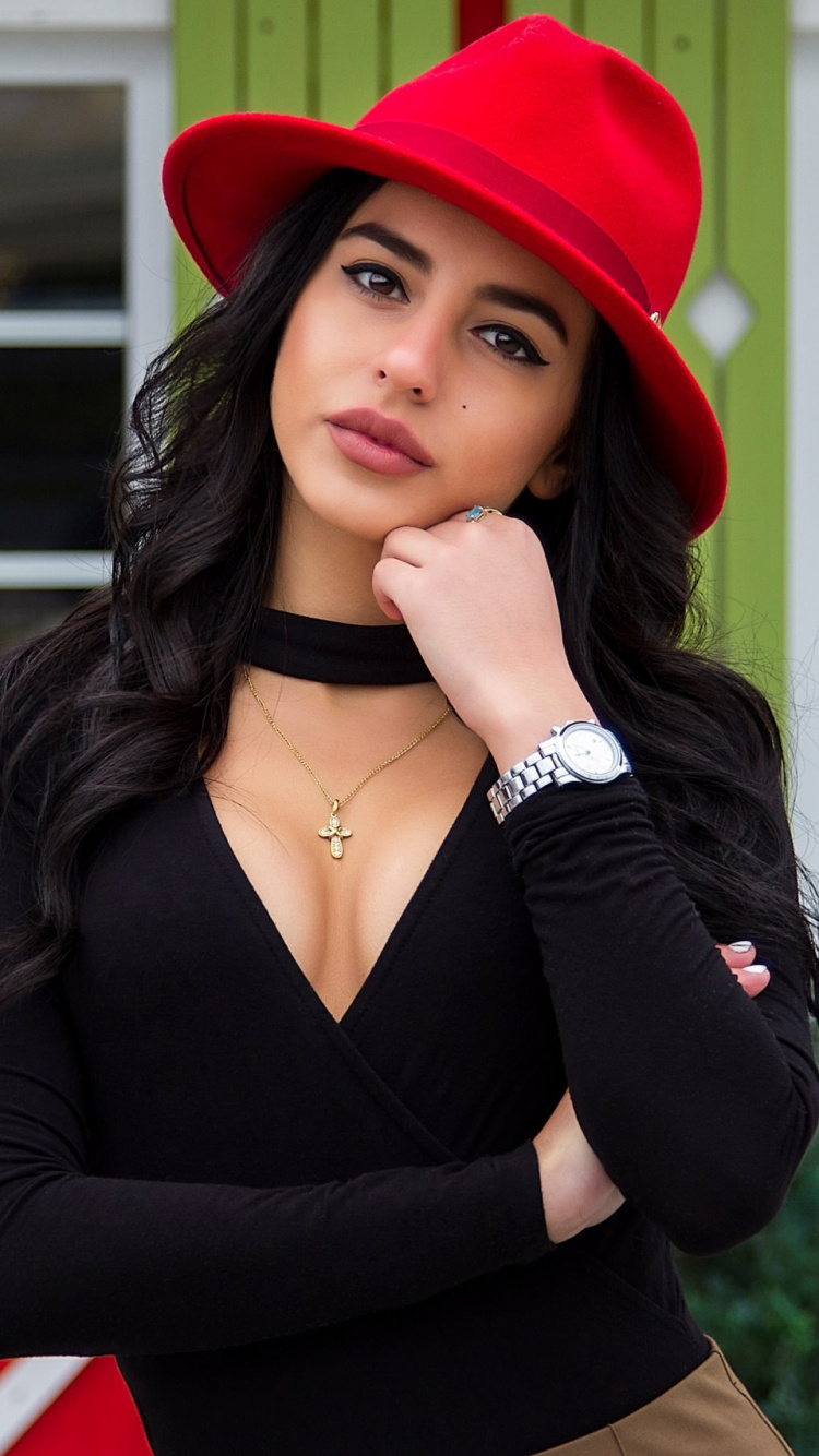 Hat, Noir, Vêtement, Red, Beauté. Wallpaper in 750x1334 Resolution