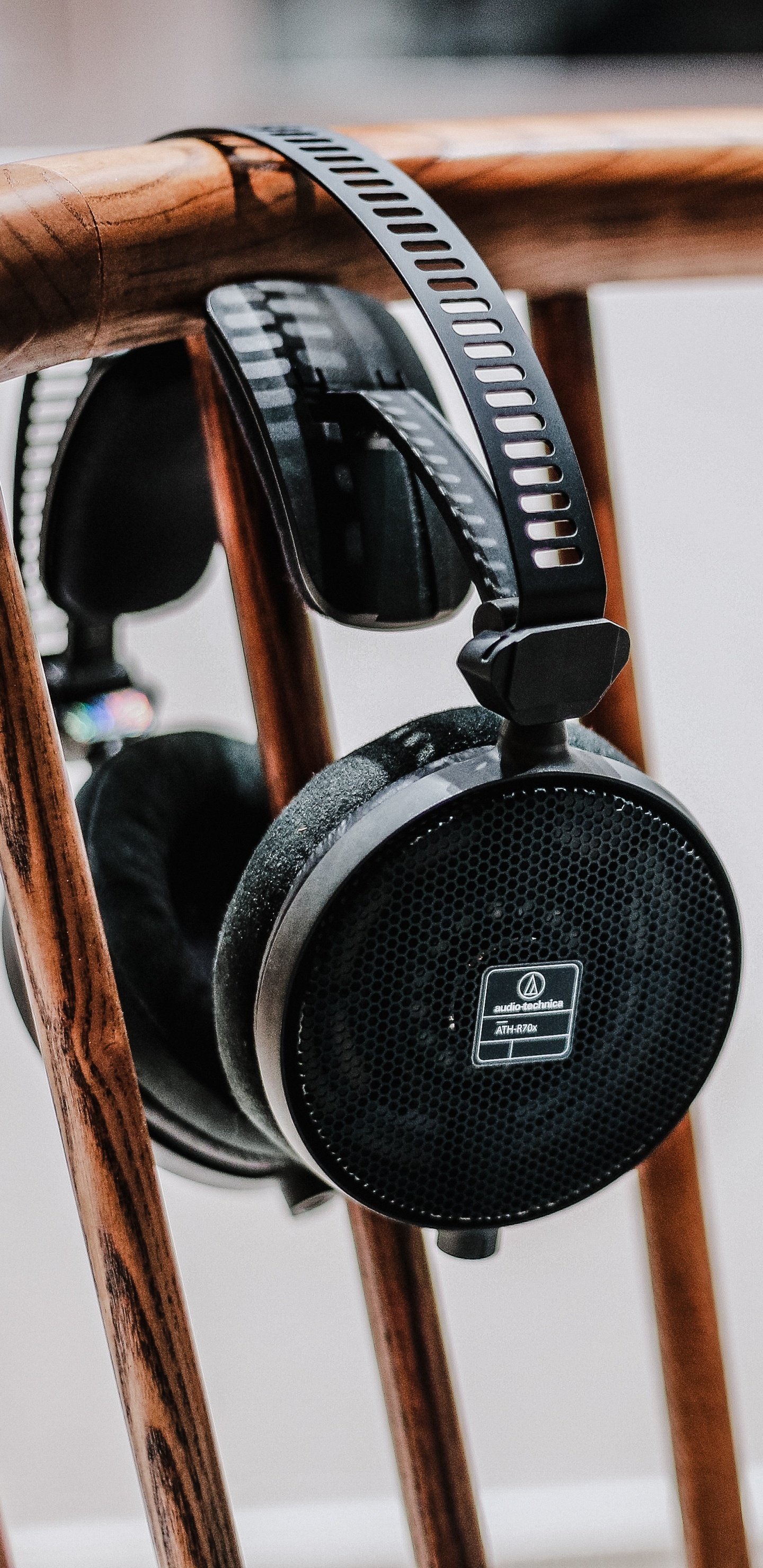 Kopfhörer, Audiogeräten, Gadget, Holz, Technologie. Wallpaper in 1440x2960 Resolution