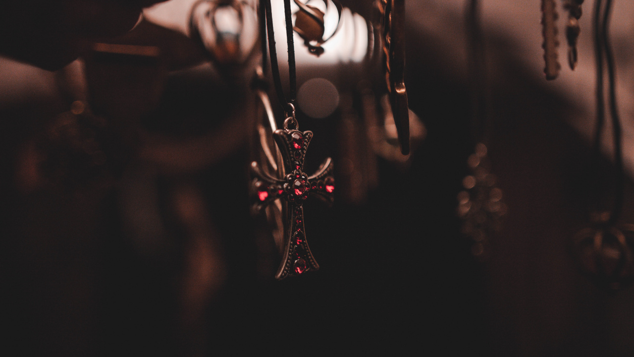 Gold Star Pendant in Close up Photography. Wallpaper in 1280x720 Resolution