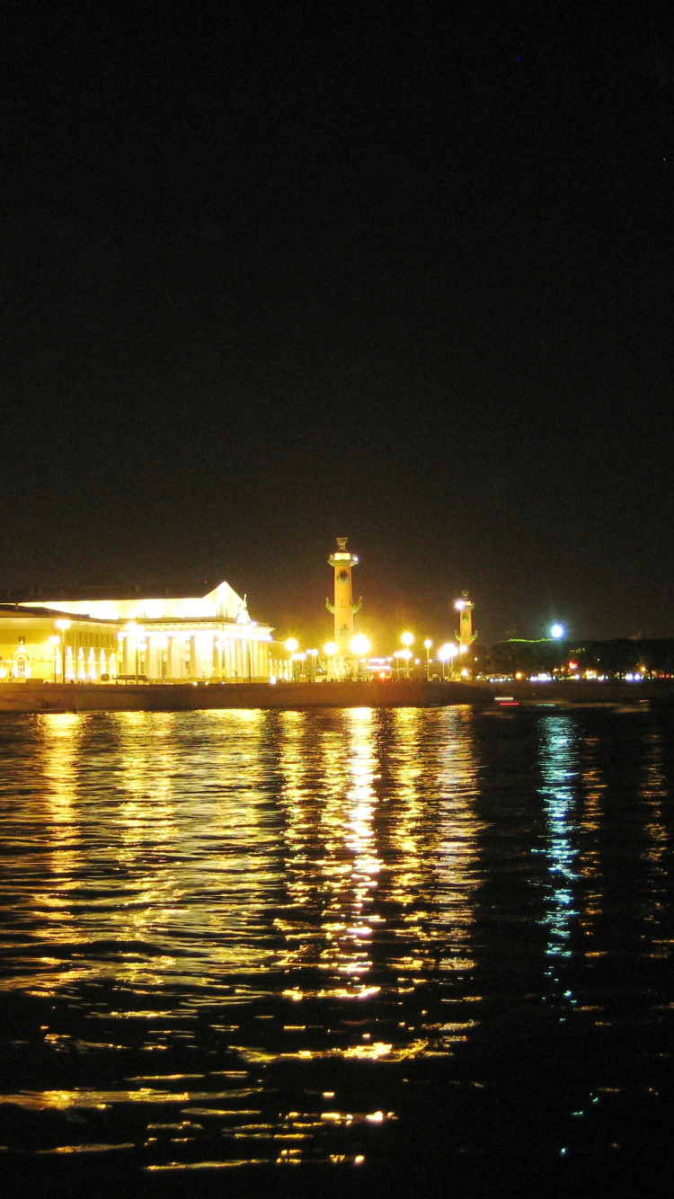 Horizon de la Ville Pendant la Nuit. Wallpaper in 750x1334 Resolution