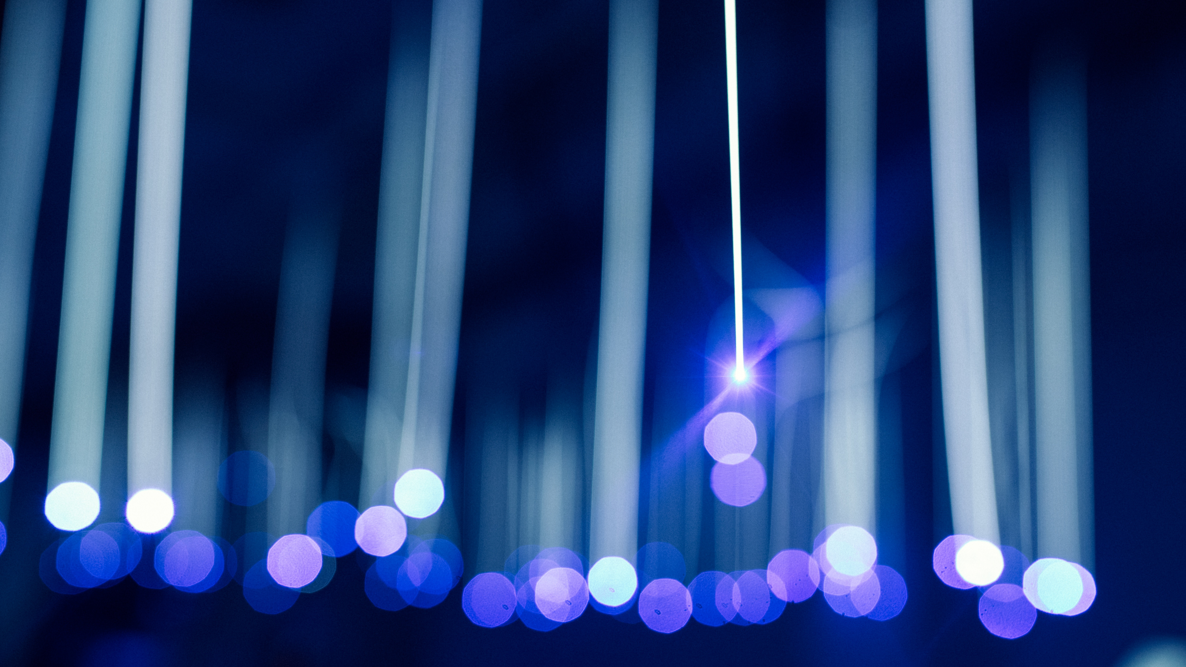 Bokeh de Luz Blanca y Azul. Wallpaper in 3840x2160 Resolution