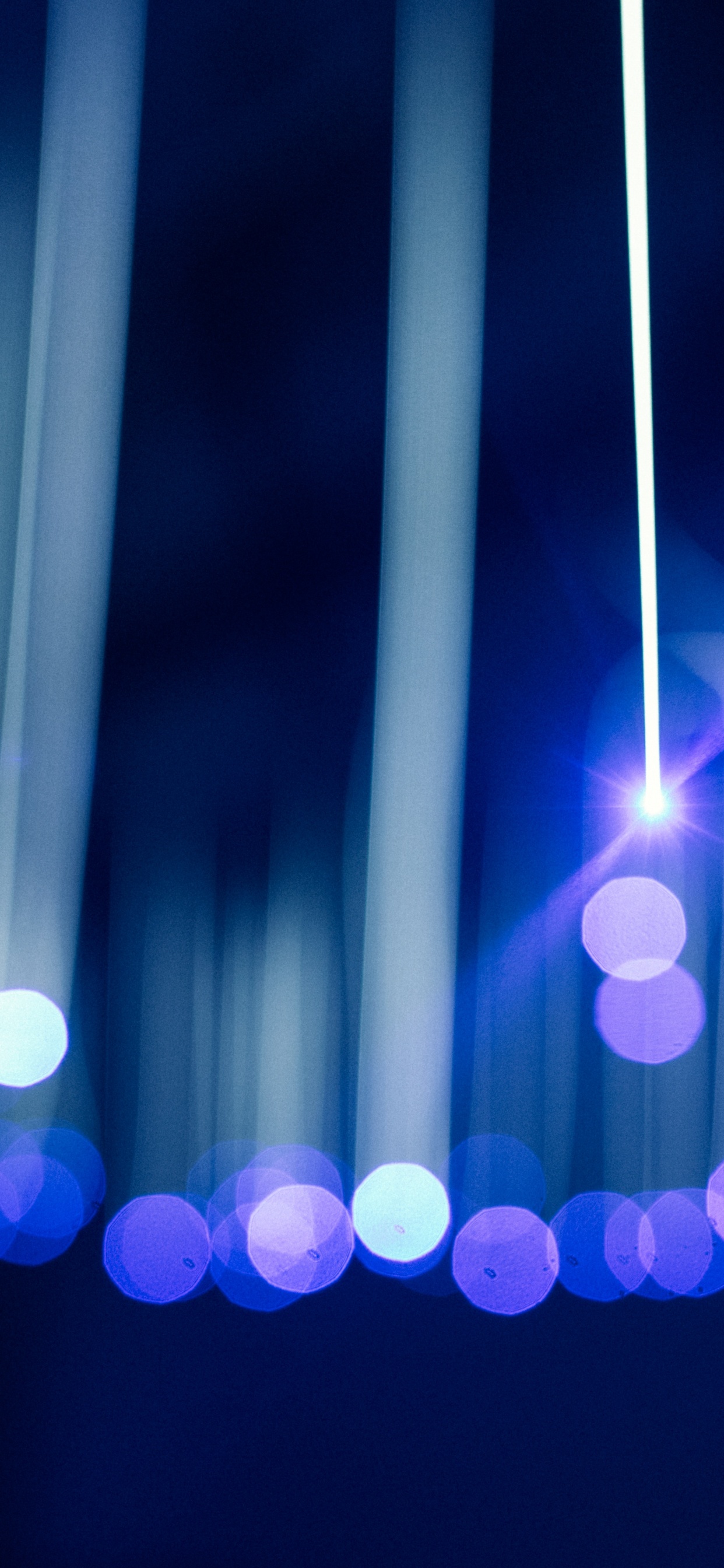 Weißes Und Blaues Licht-Bokeh. Wallpaper in 1242x2688 Resolution